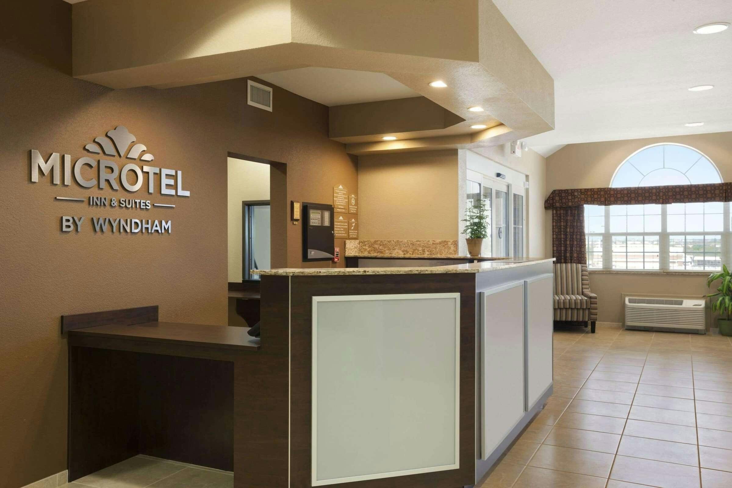 Hotel Microtel Inn & Suites by Wyndham Pleasanton photo 5