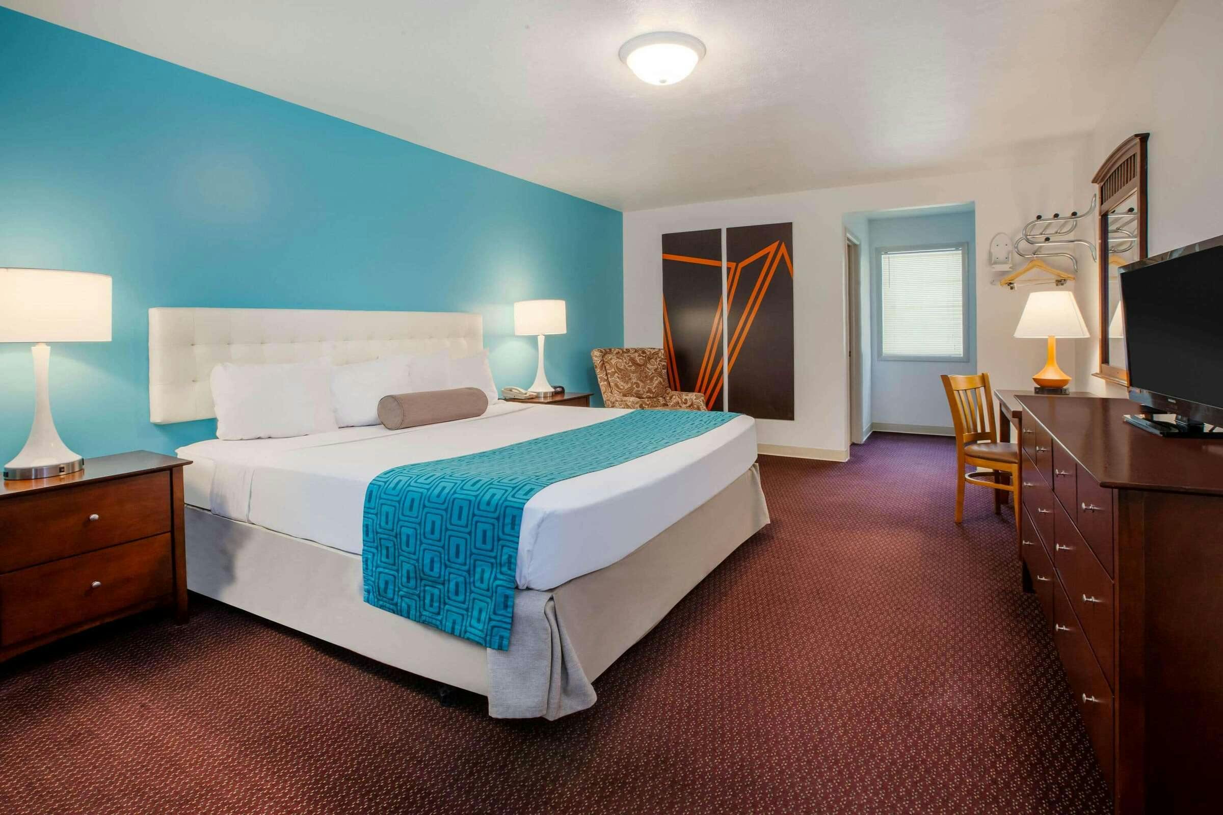 Hotel Howard Johnson by Wyndham Traverse City photo 5