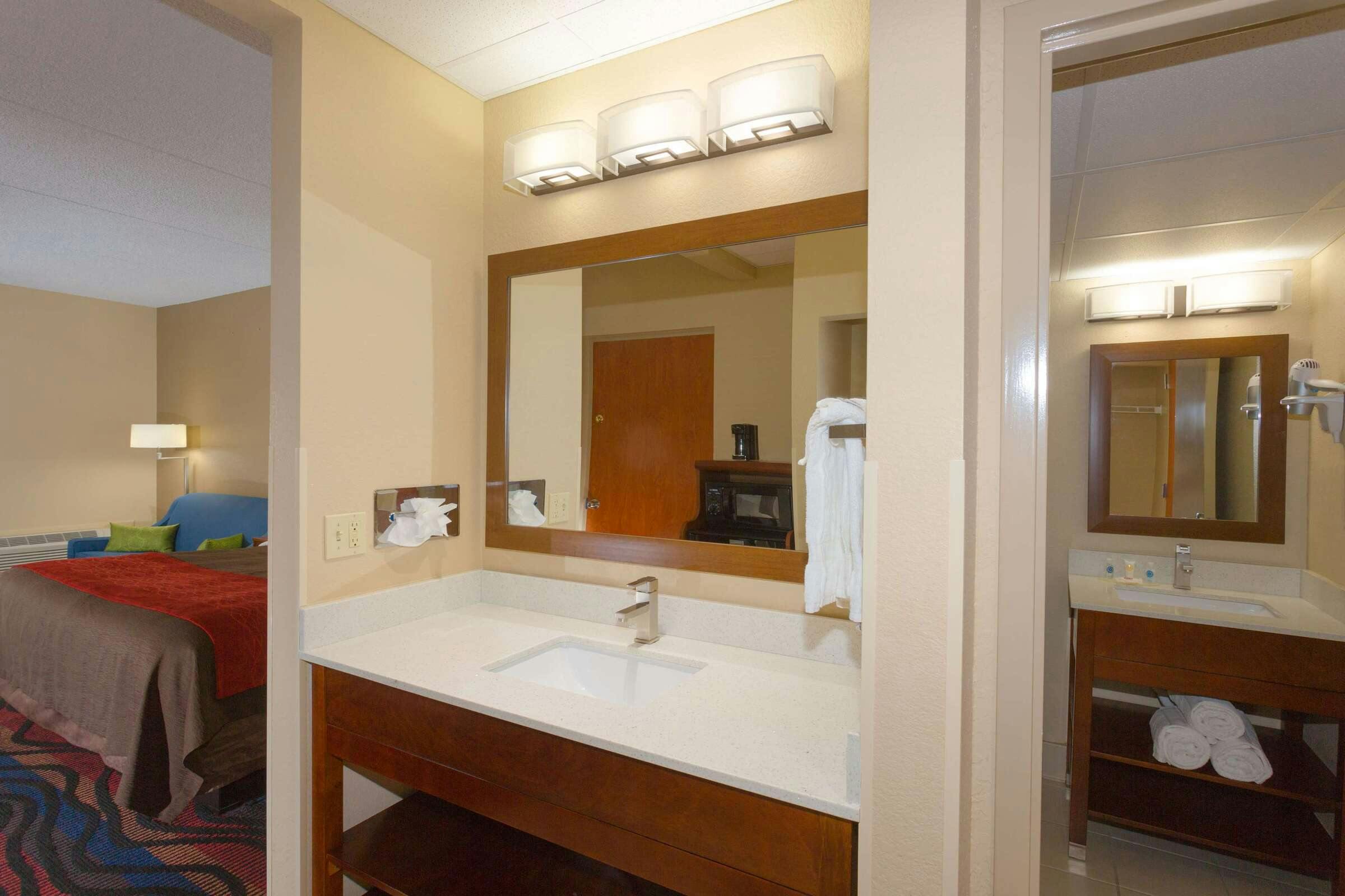 Hotel Baymont Bonita Springs photo 5
