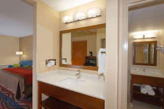 Hotel Baymont Bonita Springs photo 5