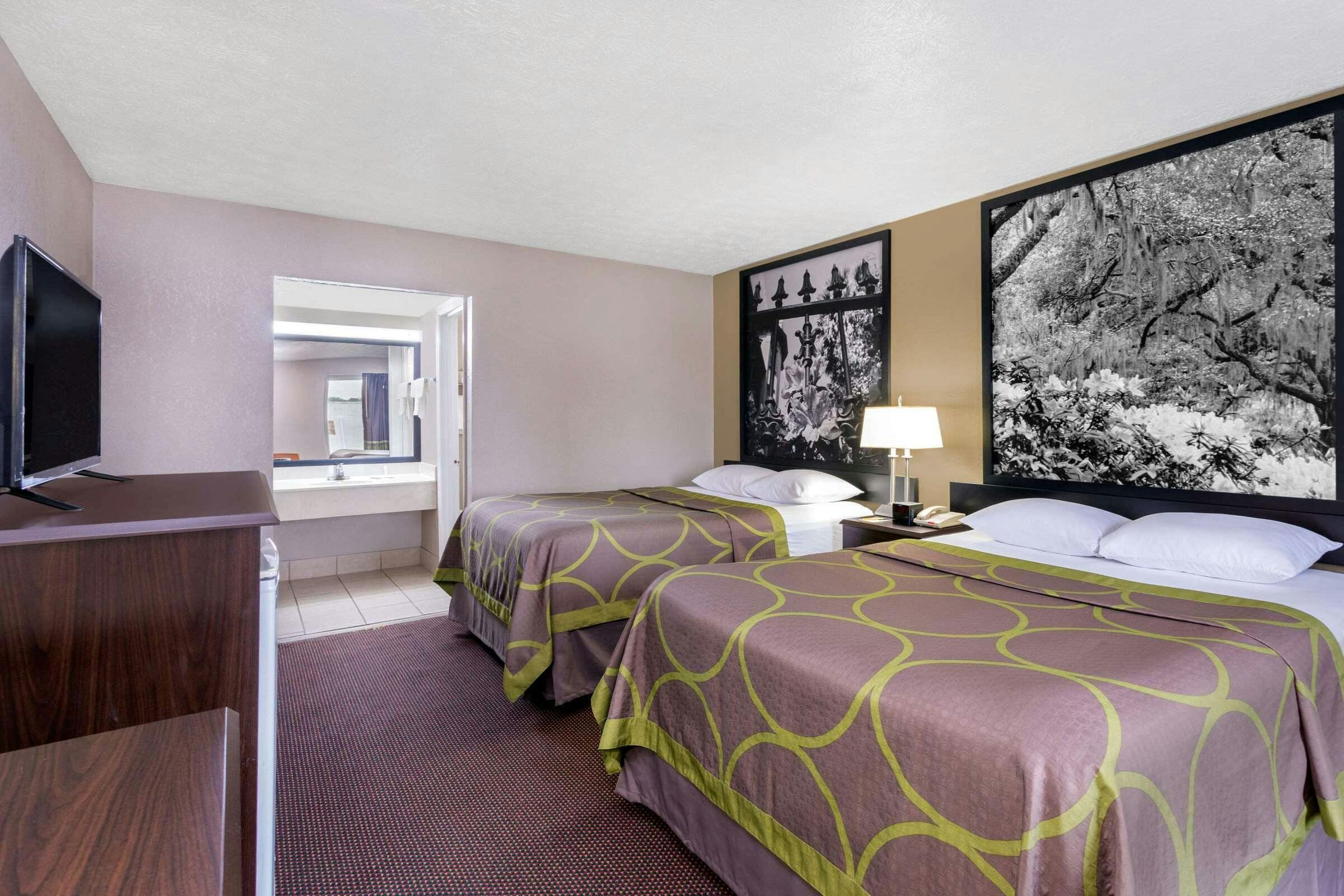 Hotel Super 8 Locust Grove photo 4