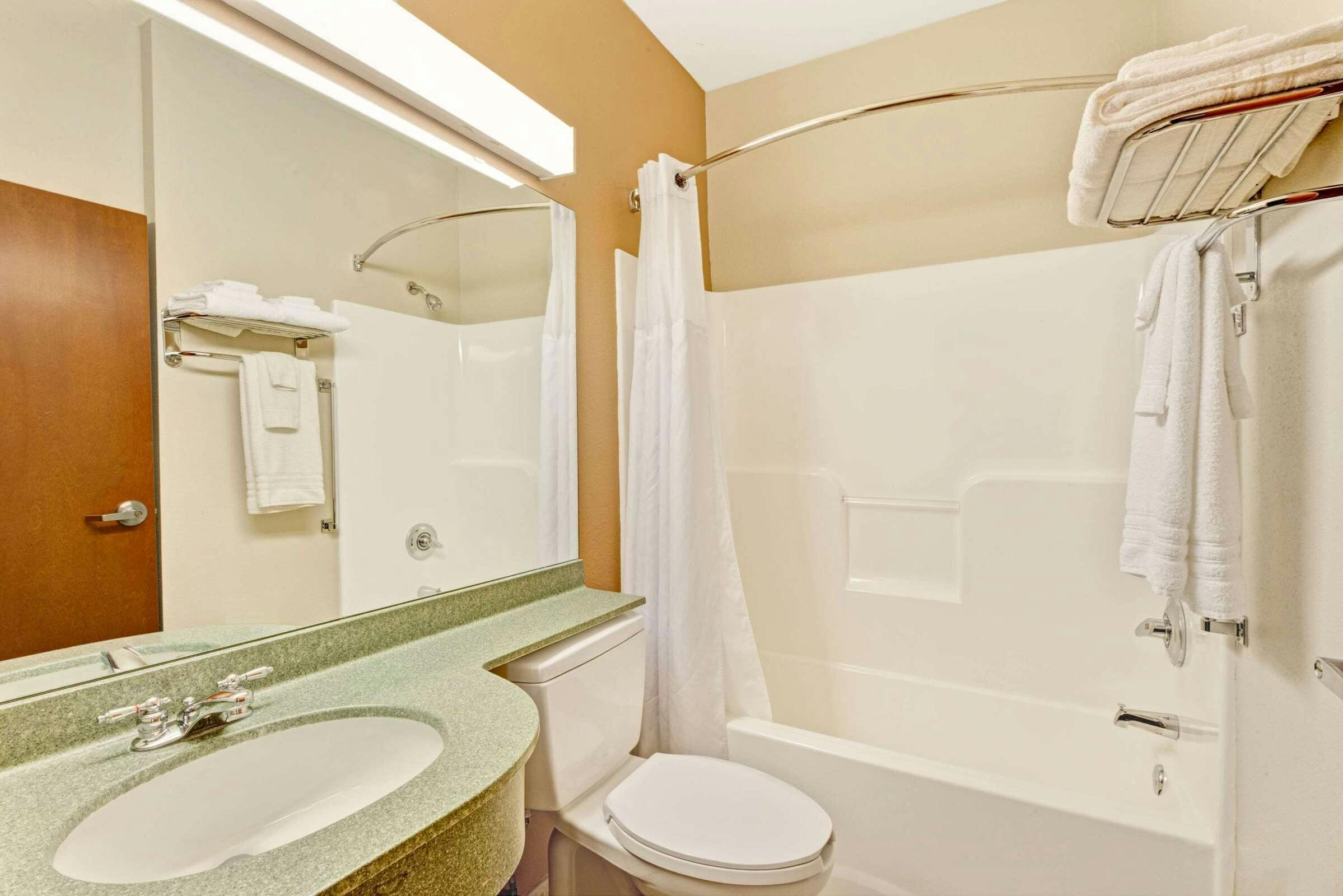 Hotel Microtel Inn & Suites by Wyndham York photo 5