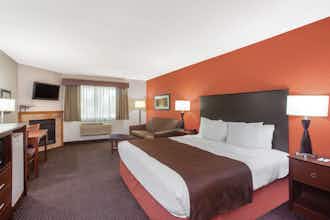 Hotel AmericInn by Wyndham White Bear Lake St. Paul photo 3