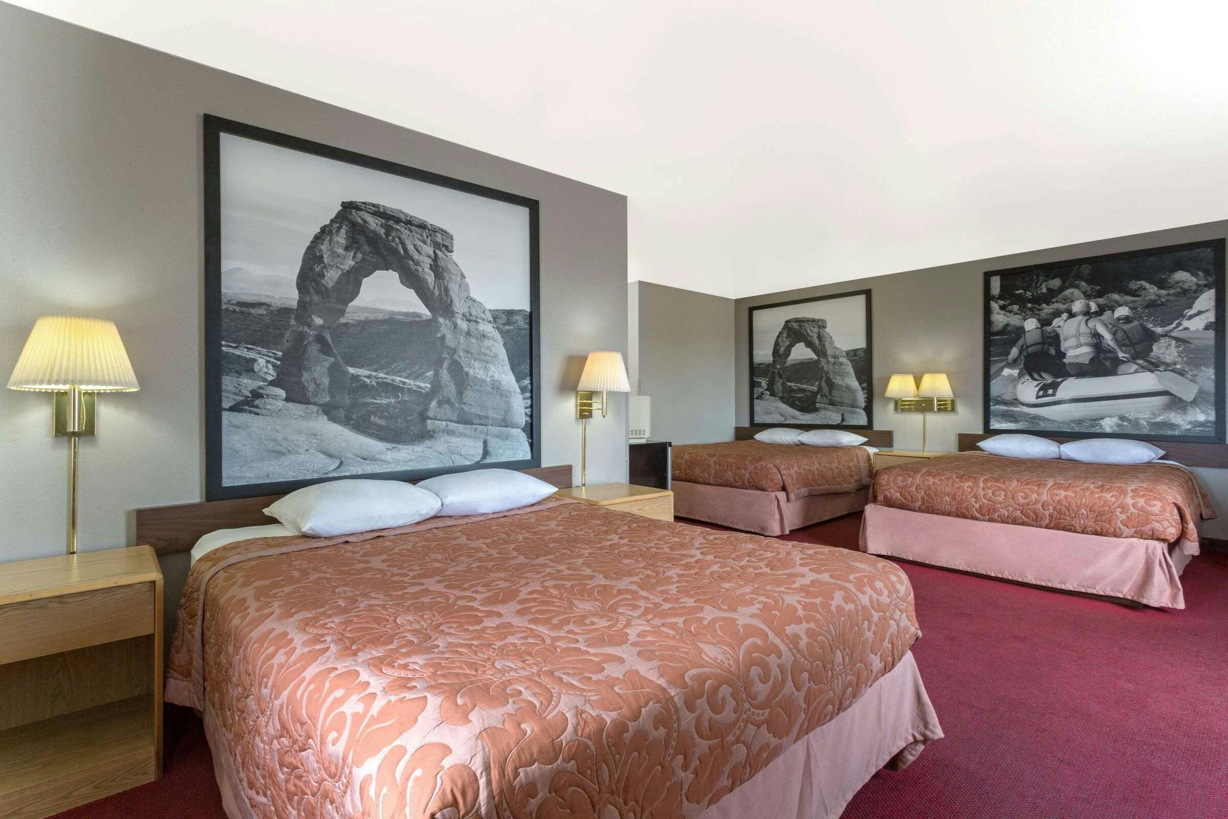 Hotel Super 8 Green River UT photo 1