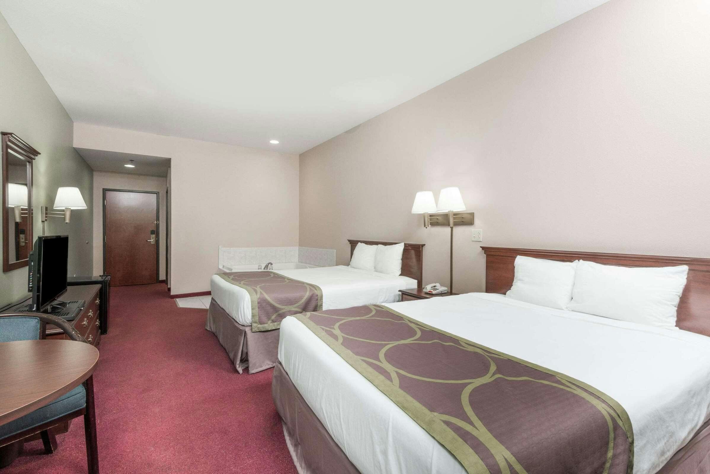 Hotel Super 8 by Wyndham Grayson photo 5