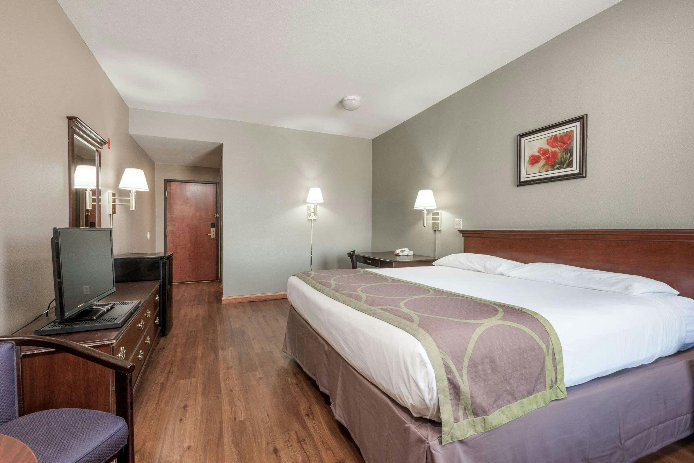 Hotel Super 8 by Wyndham Grayson photo 4