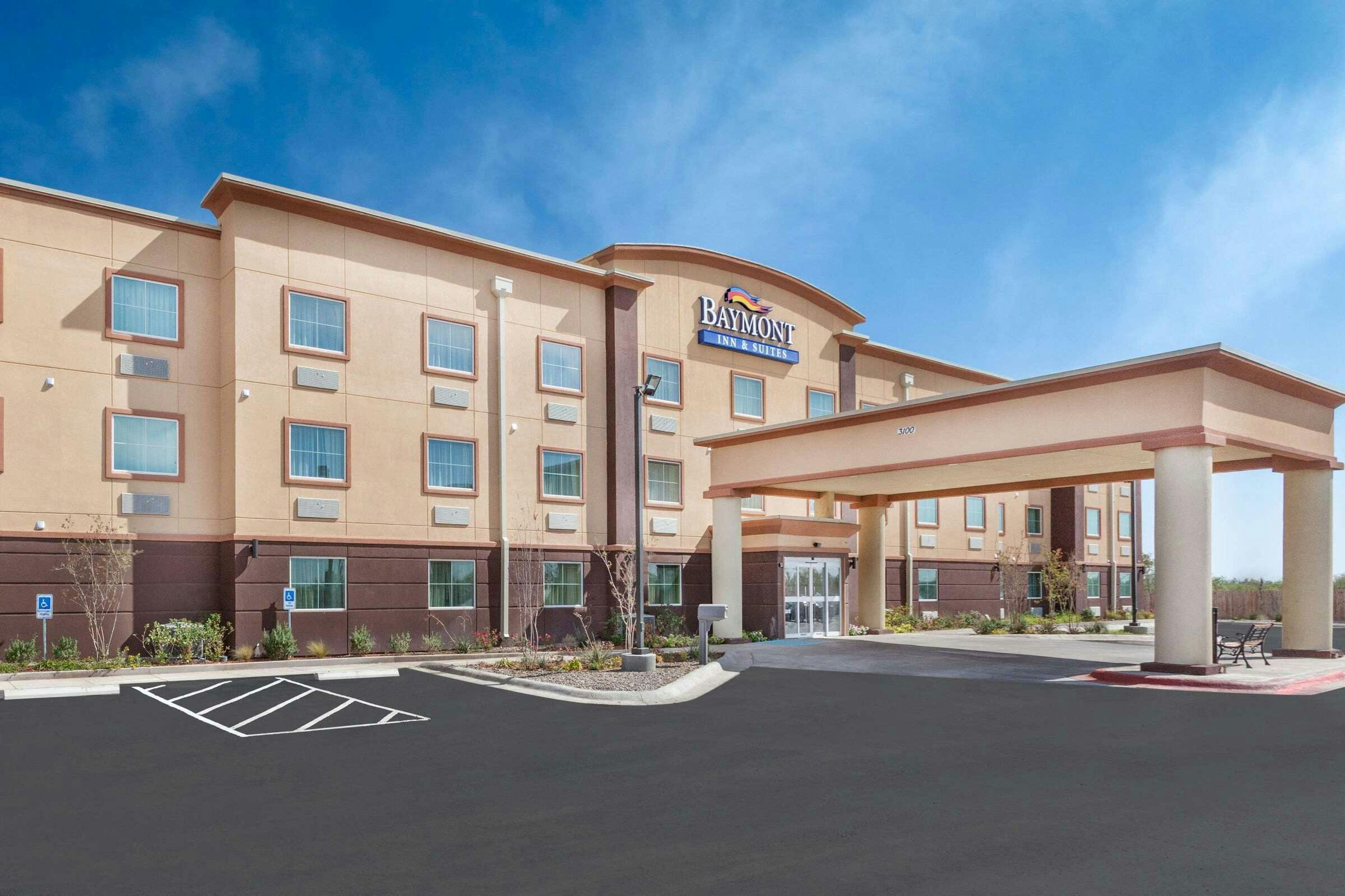 Baymont Midland Center