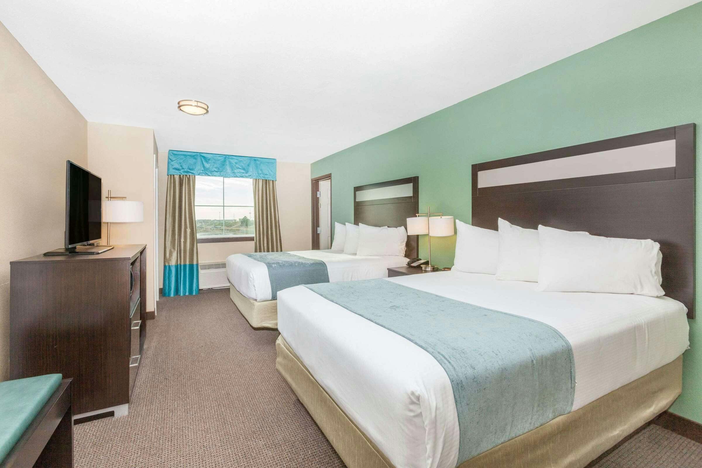 Hotel Baymont Midland Center photo 4