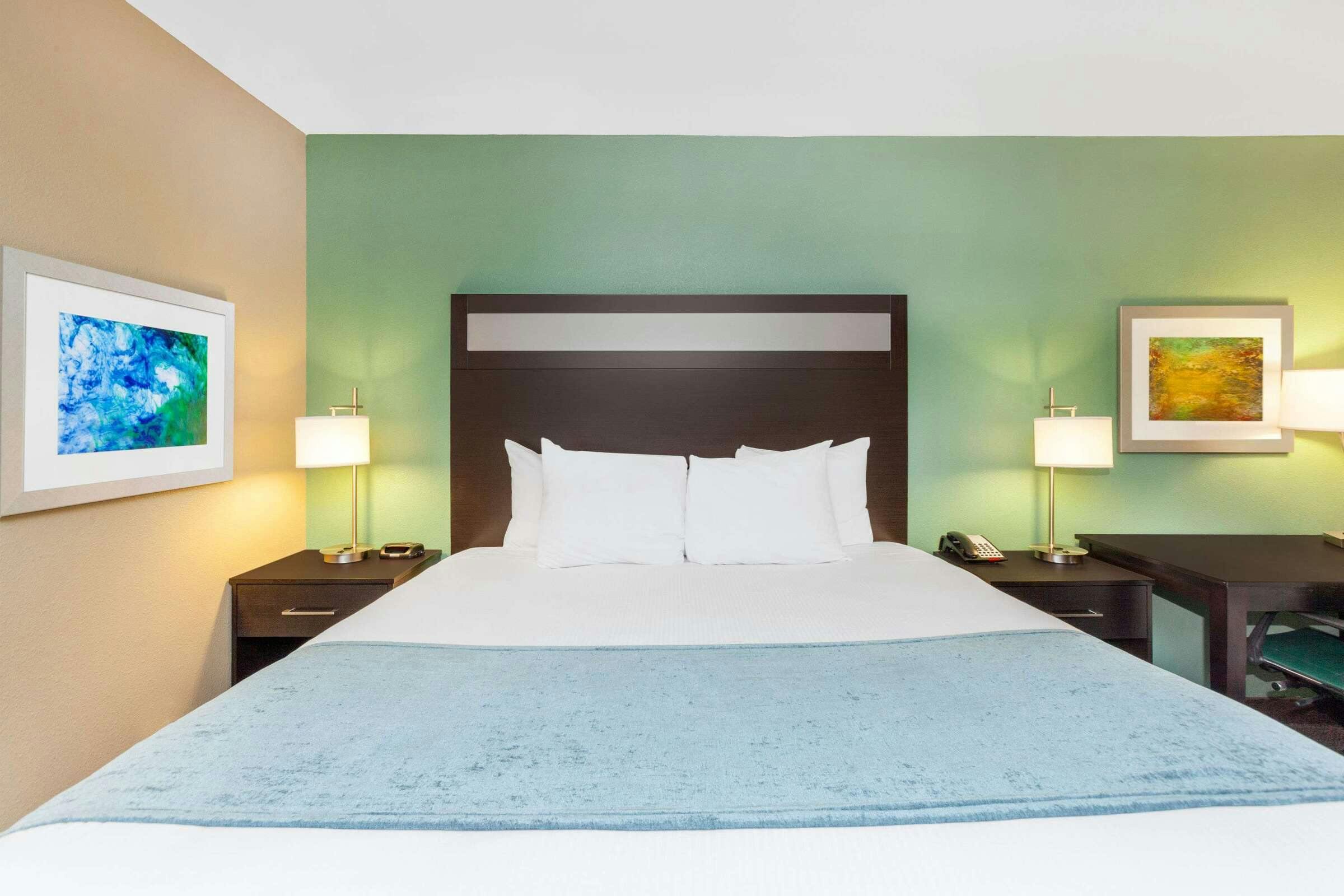 Hotel Baymont Midland Center photo 2