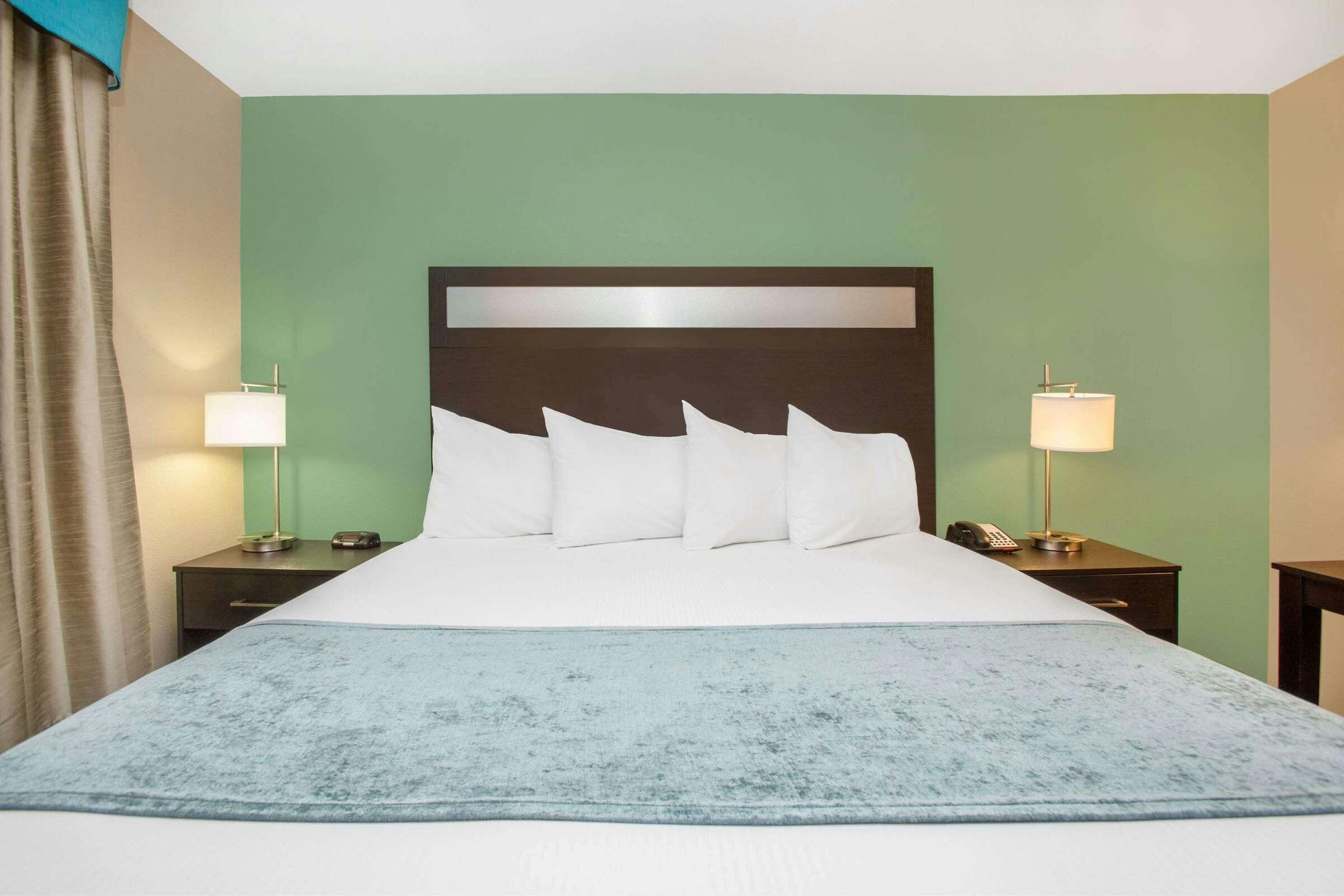 Hotel Baymont Midland Center photo 3