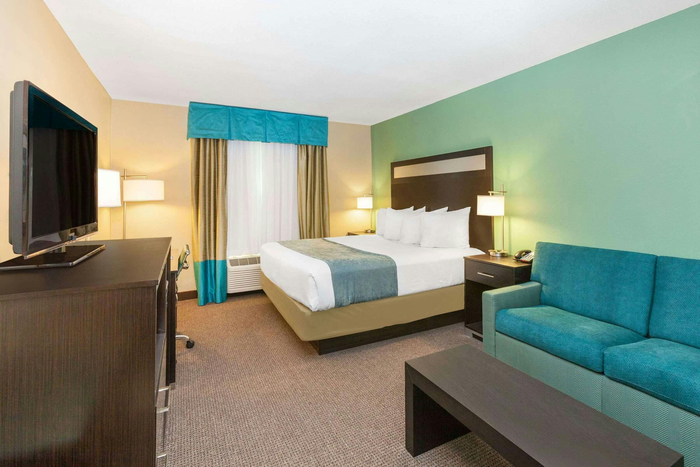 Hotel Baymont Midland Center photo 1
