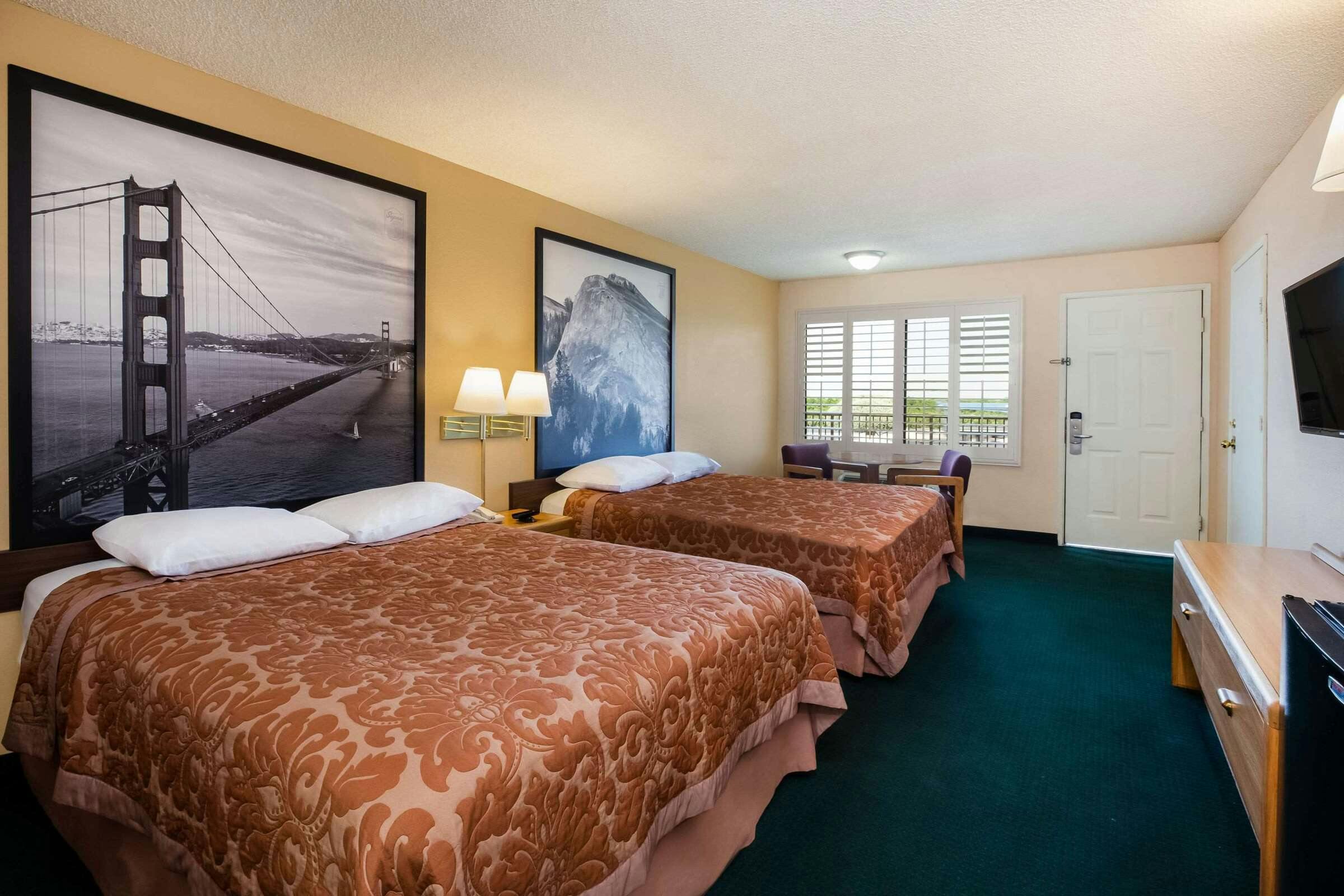 Hotel Super 8 by Wyndham Lindsay Olive Tree photo 5