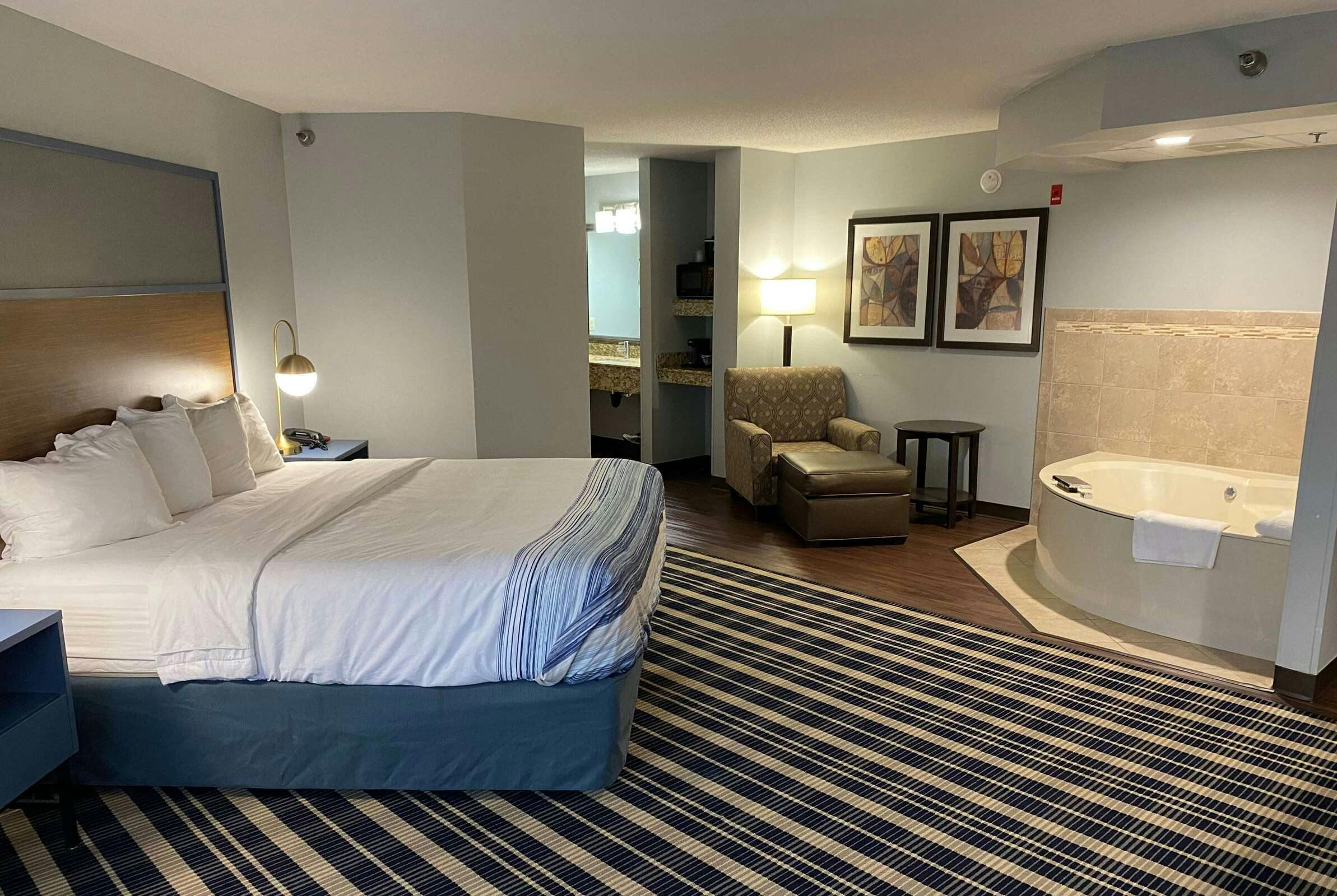 Hotel AmericInn Chanhassen photo 1
