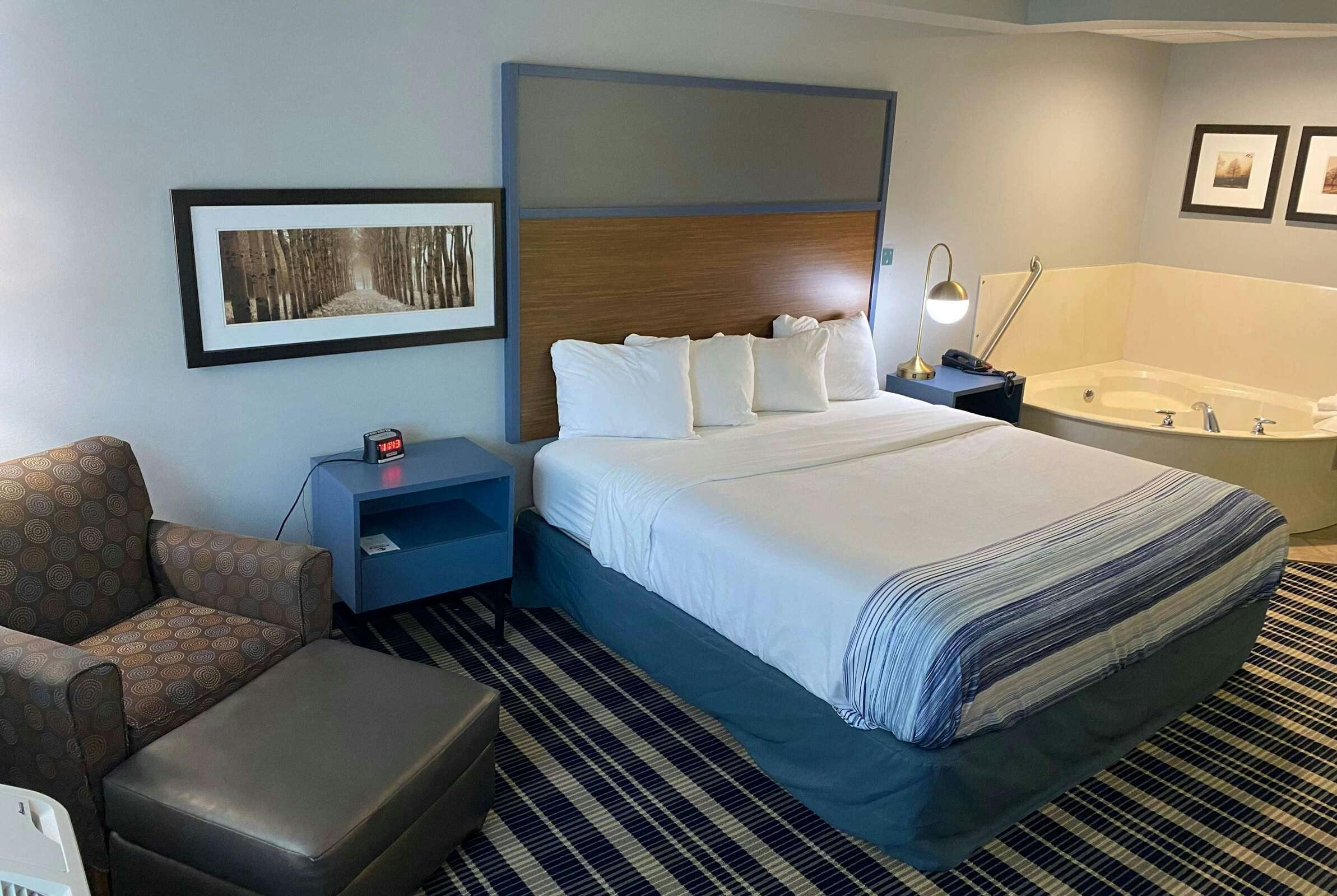 Hotel AmericInn Chanhassen photo 5