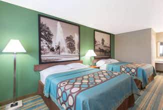 Hotel Super 8 by Wyndham Greencastle photo 3