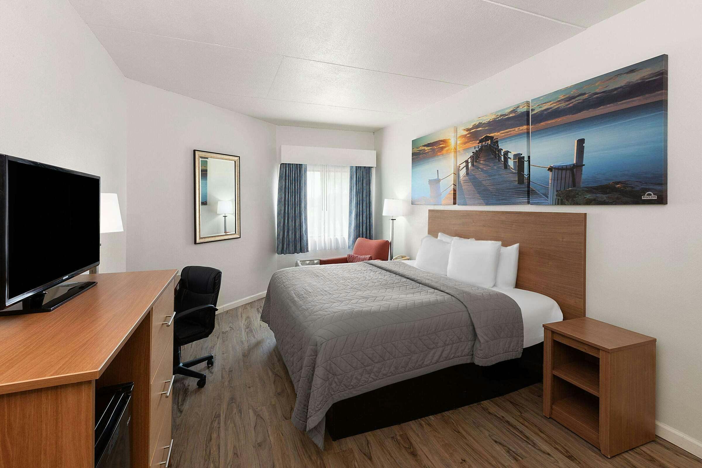 Hotel Days Inn by Wyndham Biloxi Beach photo 2