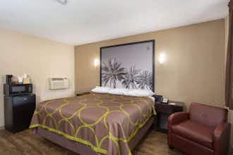 Hotel Super 8 by Wyndham Pensacola NAS Area photo 2