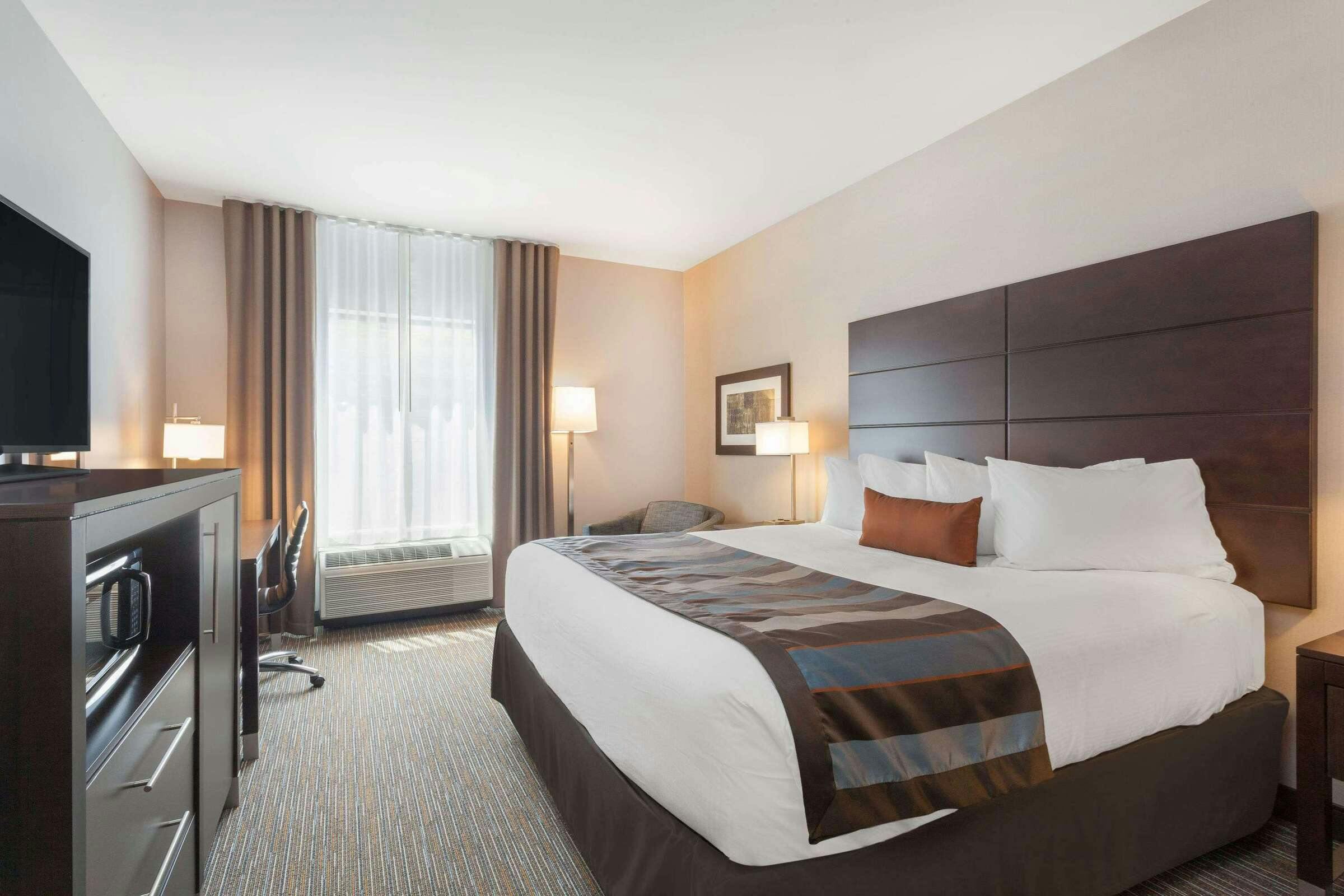 Hotel Wingate by Wyndham Altoona Downtown/Medical Center photo 1