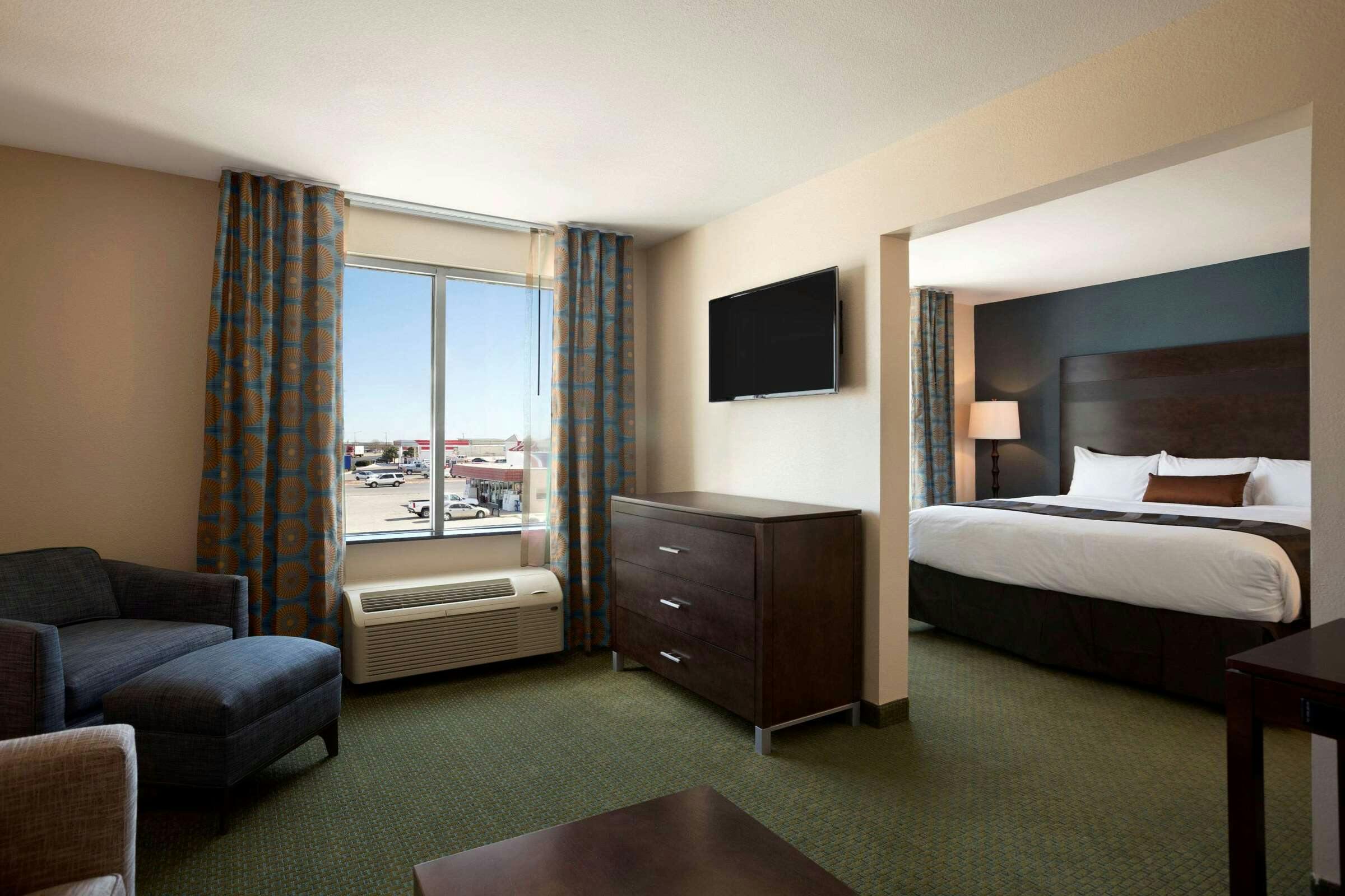 Hotel Wingate by Wyndham Seminole photo 3