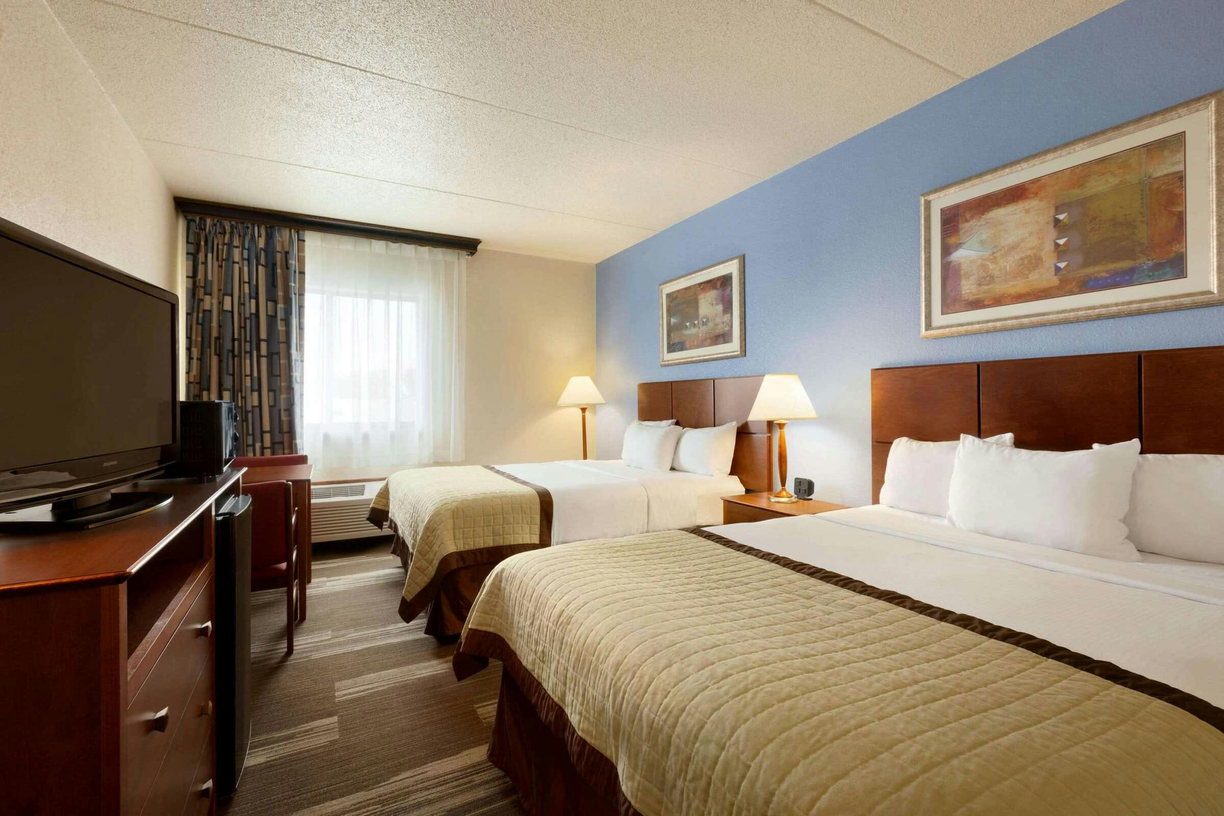 Hotel Ramada by Wyndham Fargo photo 3