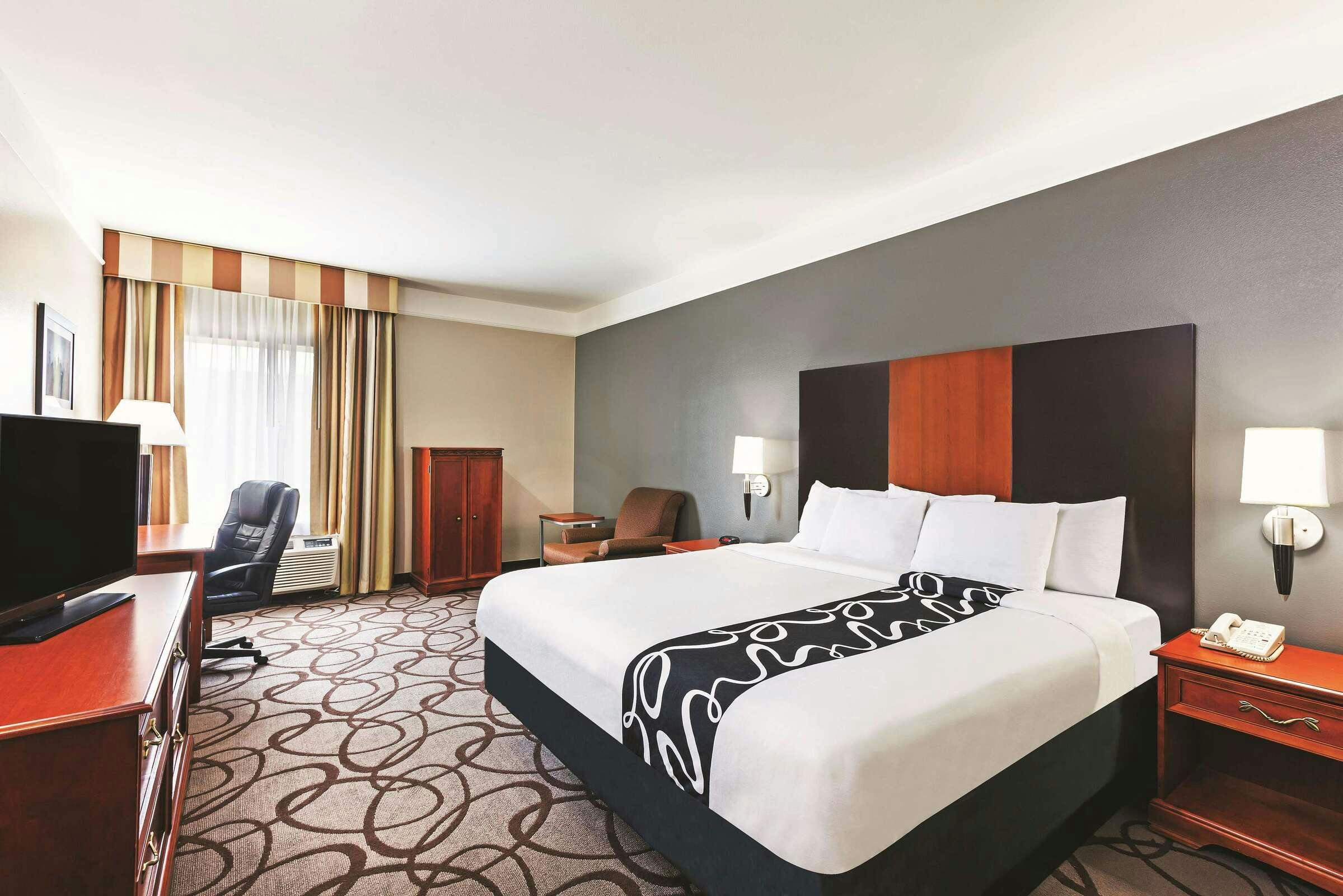 Hotel La Quinta Inn & Suites by Wyndham Granbury photo 2