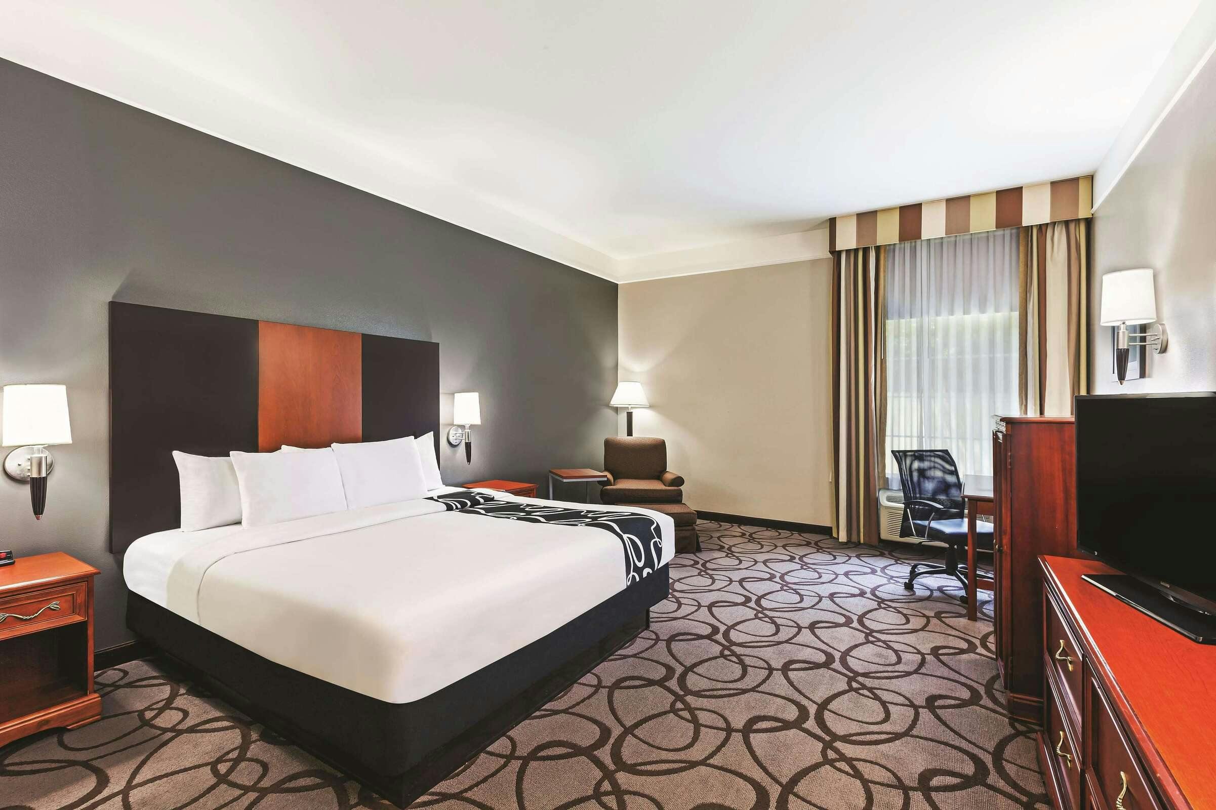 Hotel La Quinta Inn & Suites by Wyndham Granbury photo 3