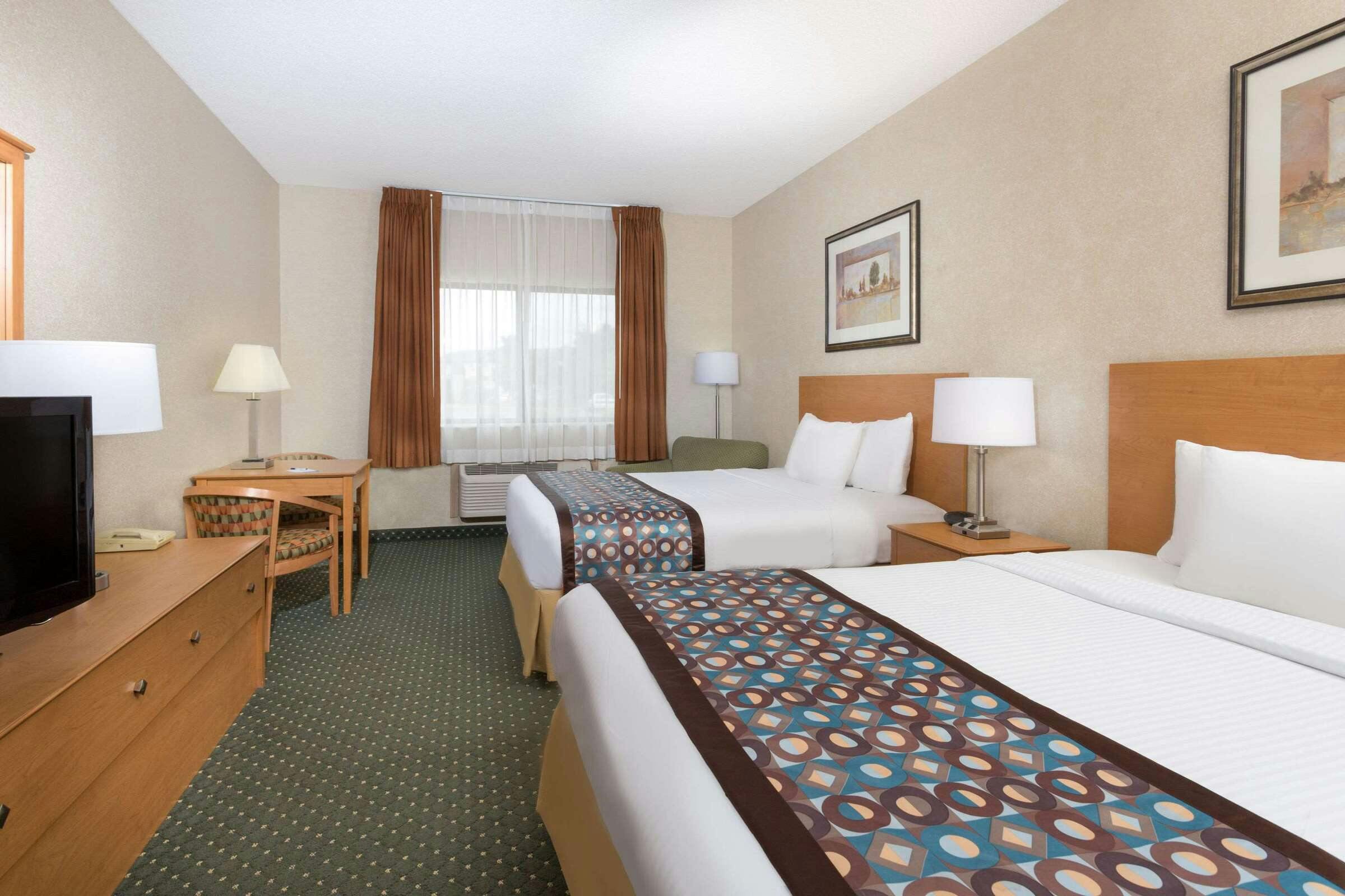 Hotel Baymont by Wyndham Waterloo photo 3