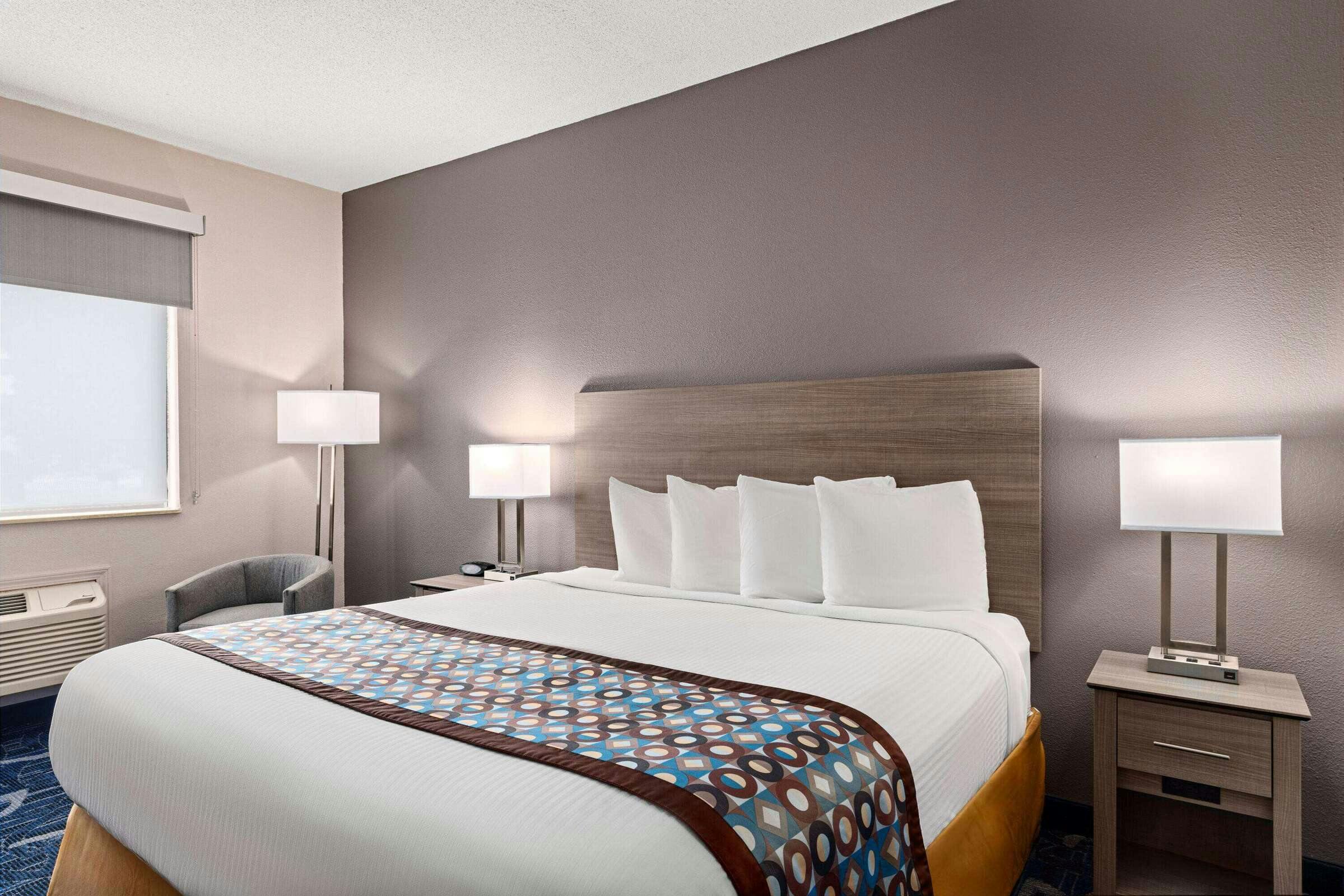 Hotel Baymont by Wyndham Waterloo photo 5