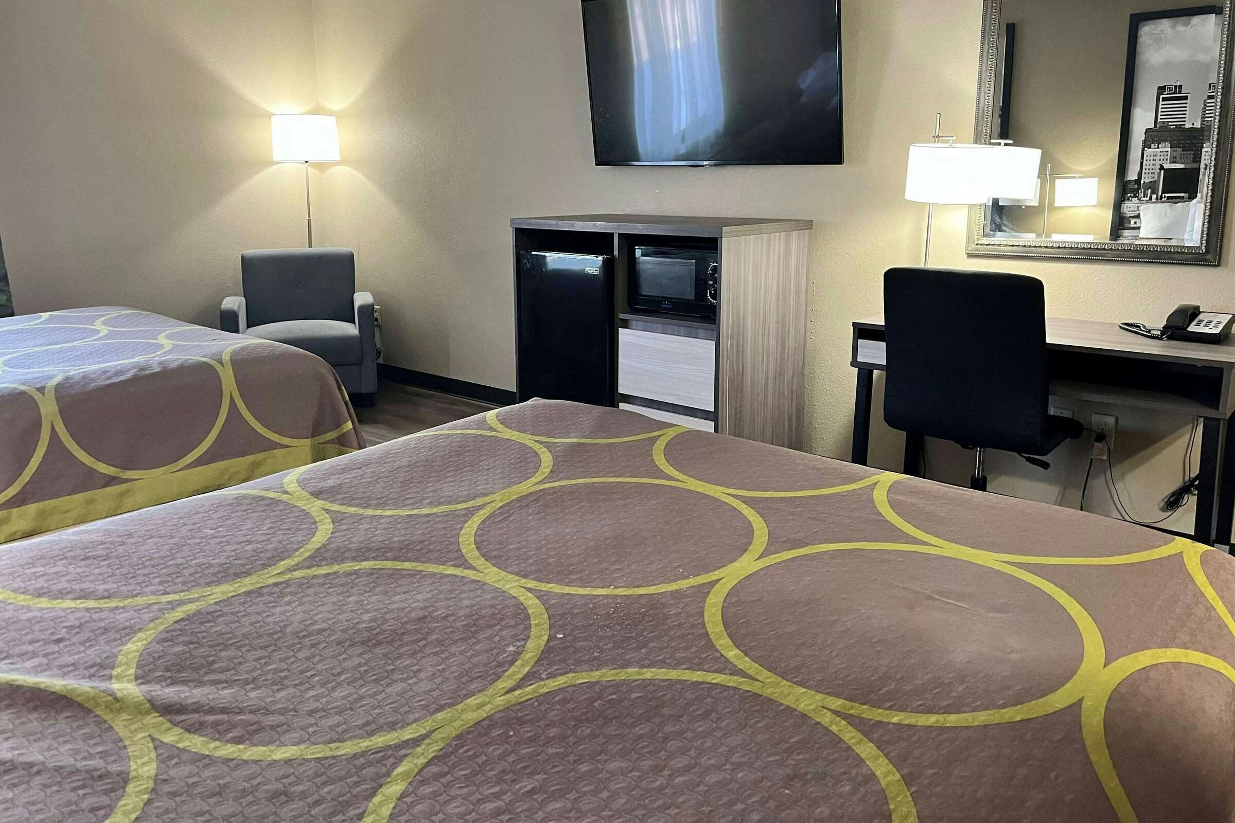 Hotel Super 8 by Wyndham Harrison OH photo 5