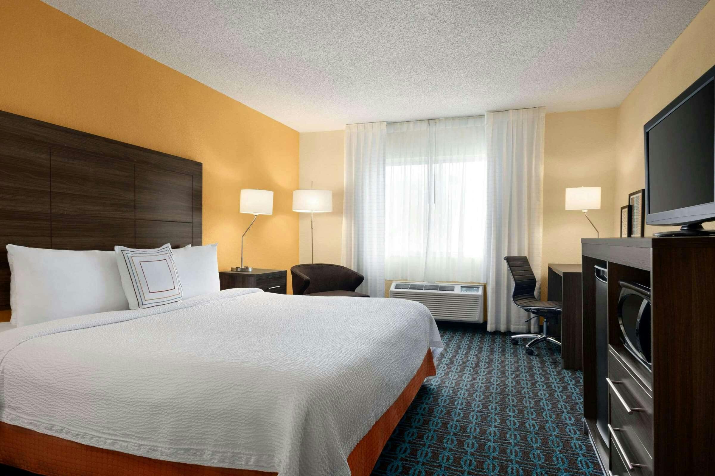 Hotel Baymont Tulsa photo 2