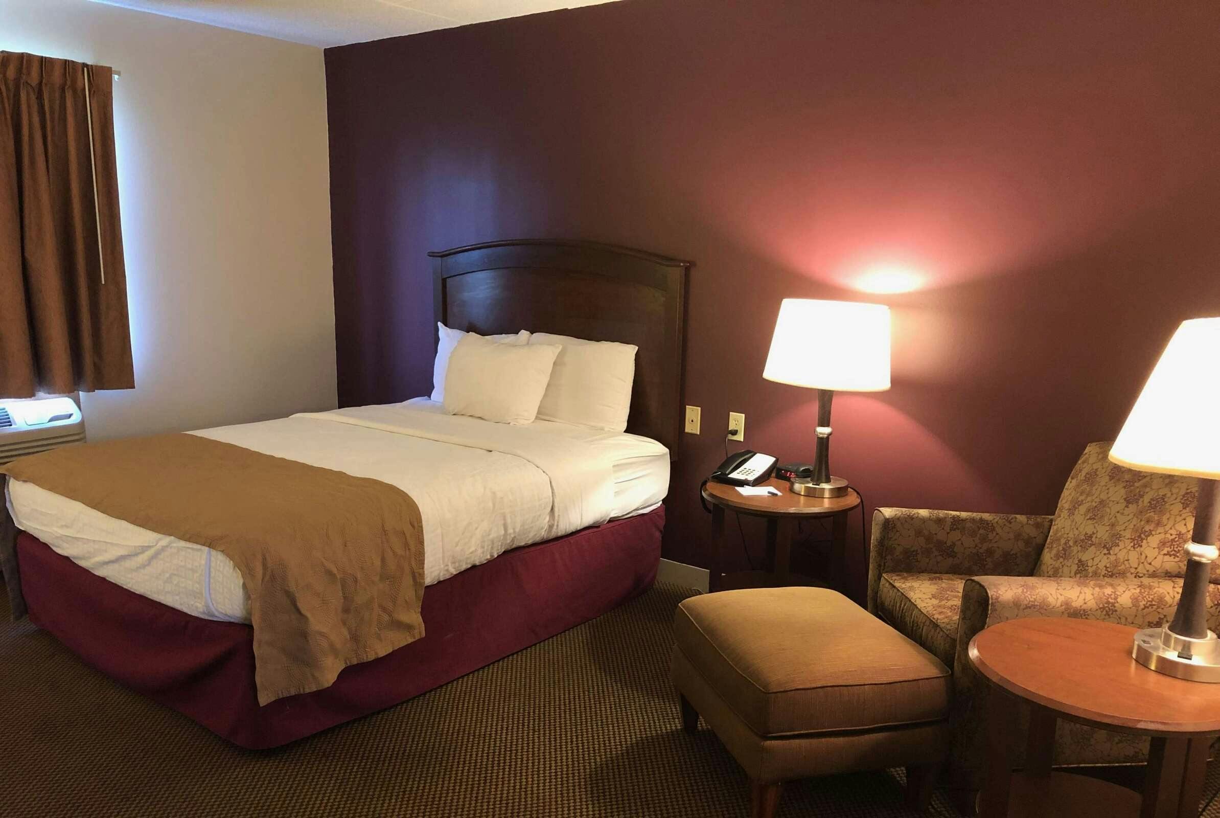 Hotel AmericInn by Wyndham Mitchell photo 2