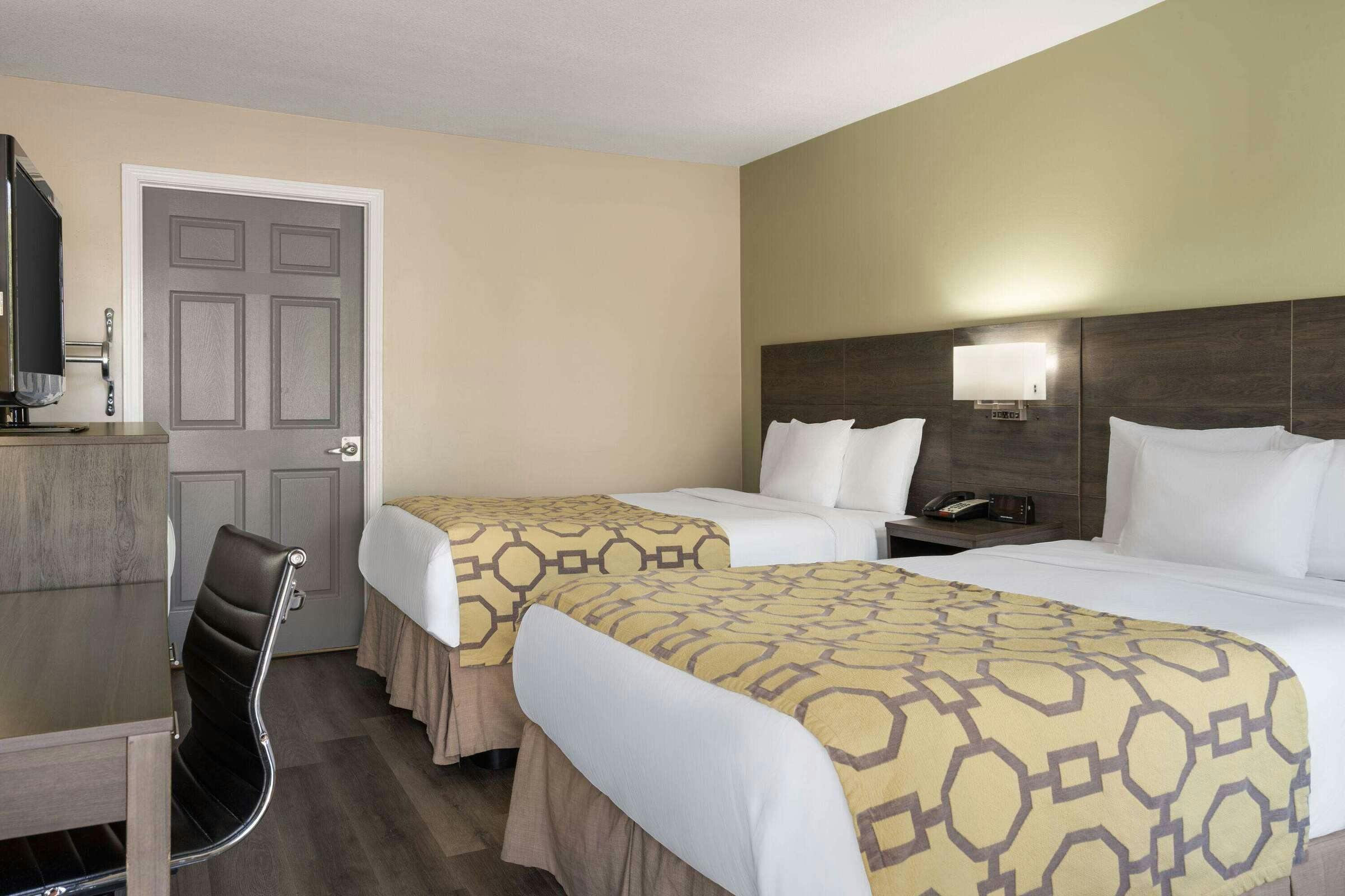 Hotel Baymont by Wyndham Kingsland photo 4