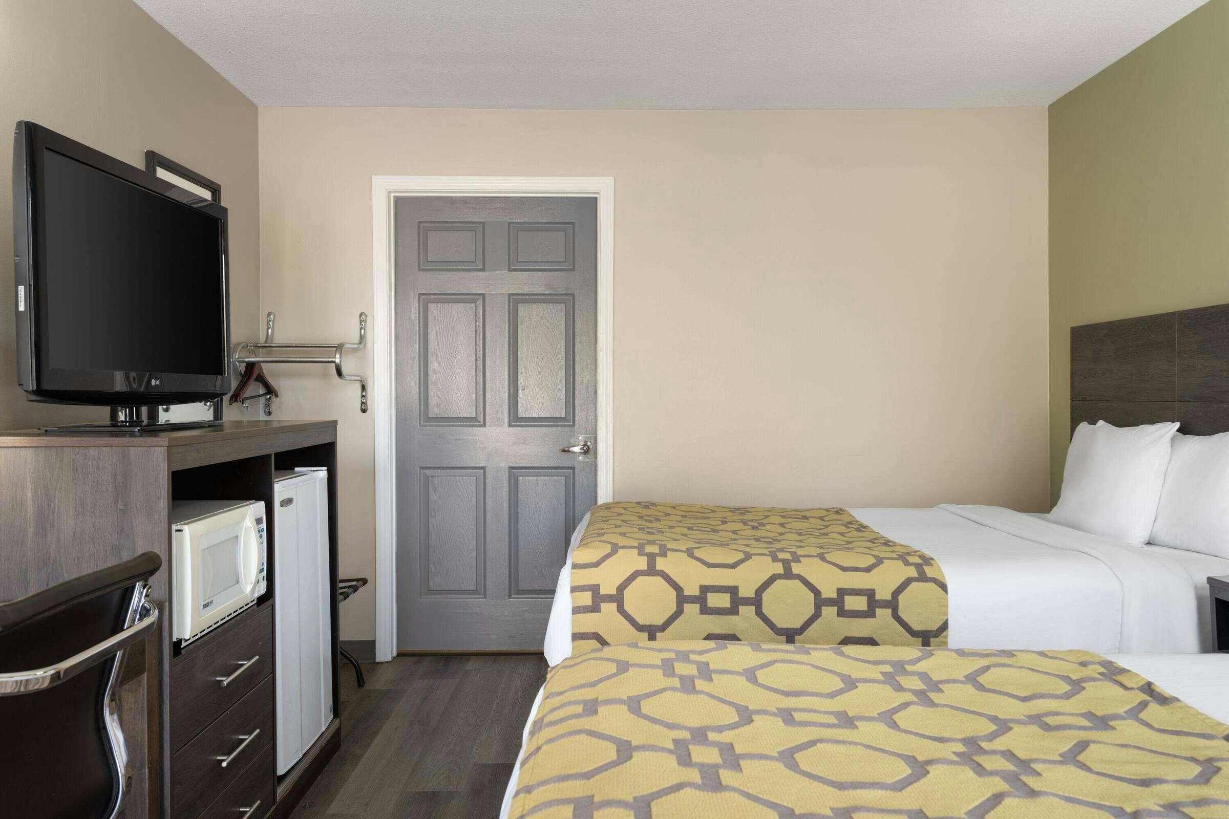 Hotel Baymont by Wyndham Kingsland photo 5