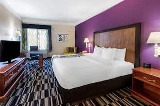 Hotel La Quinta Inn & Suites by Wyndham Roswell photo 1