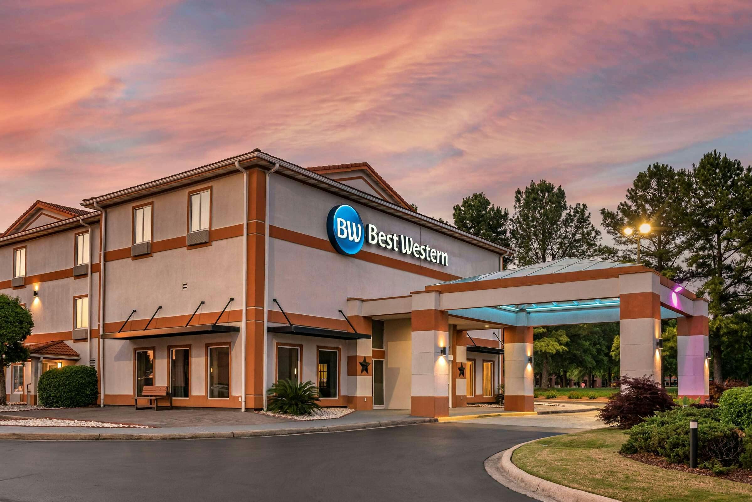Best Western Plus Carlton Suites