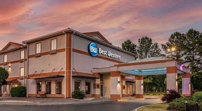 Best Western Plus Carlton Suites
