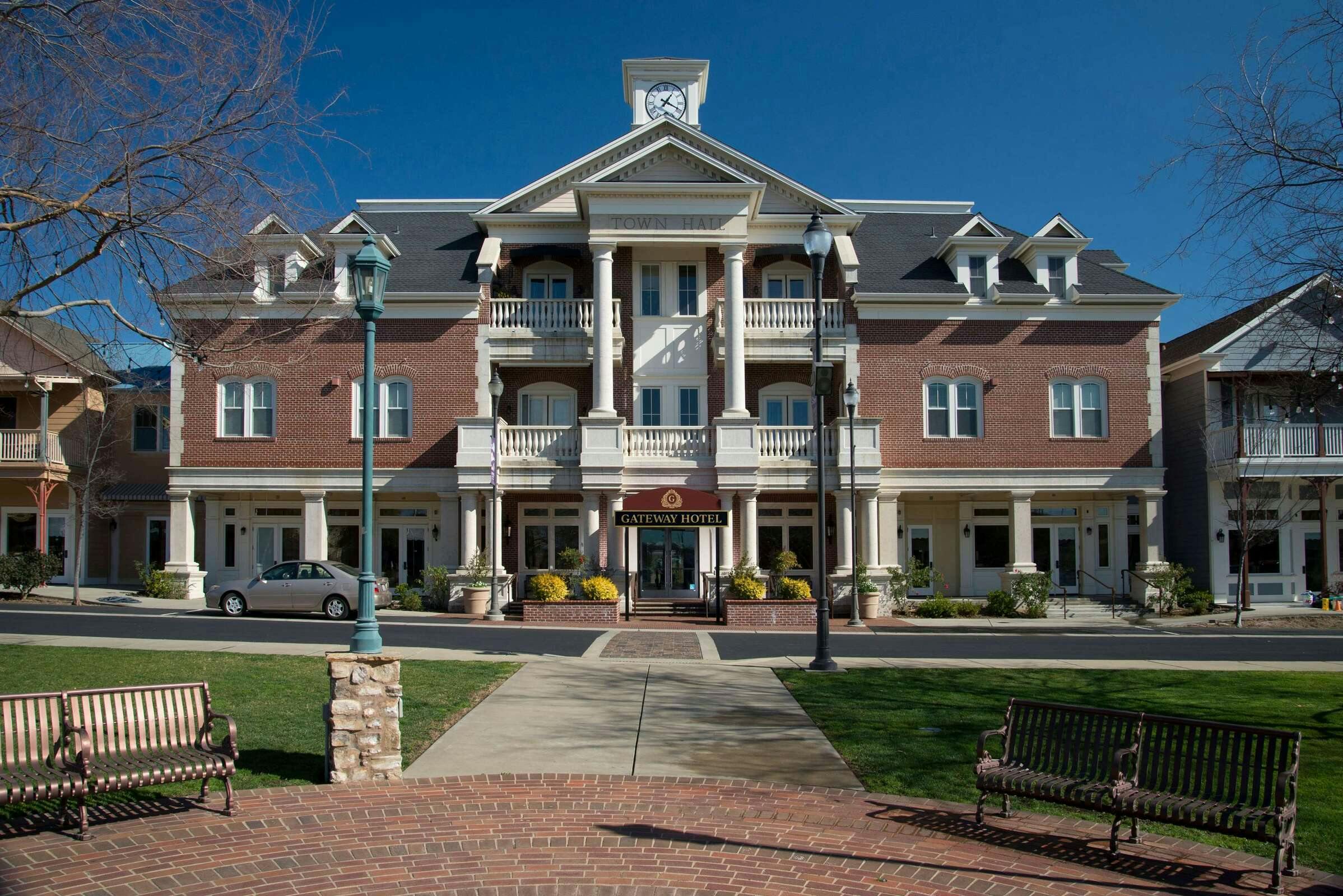 Gateway Hotel, Trademark Collection by Wyndham