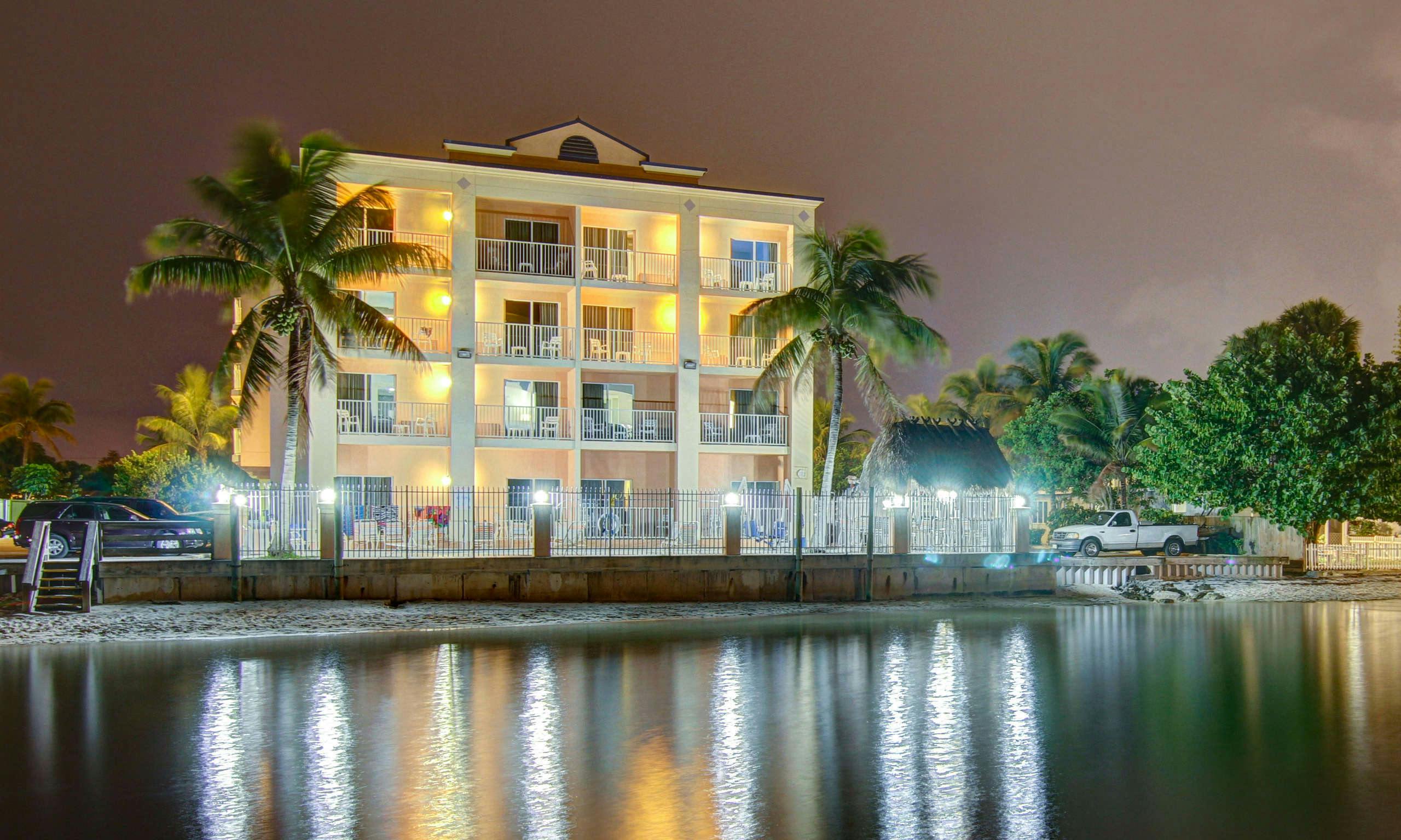 Hutchinson Island Plaza Hotel & Suites