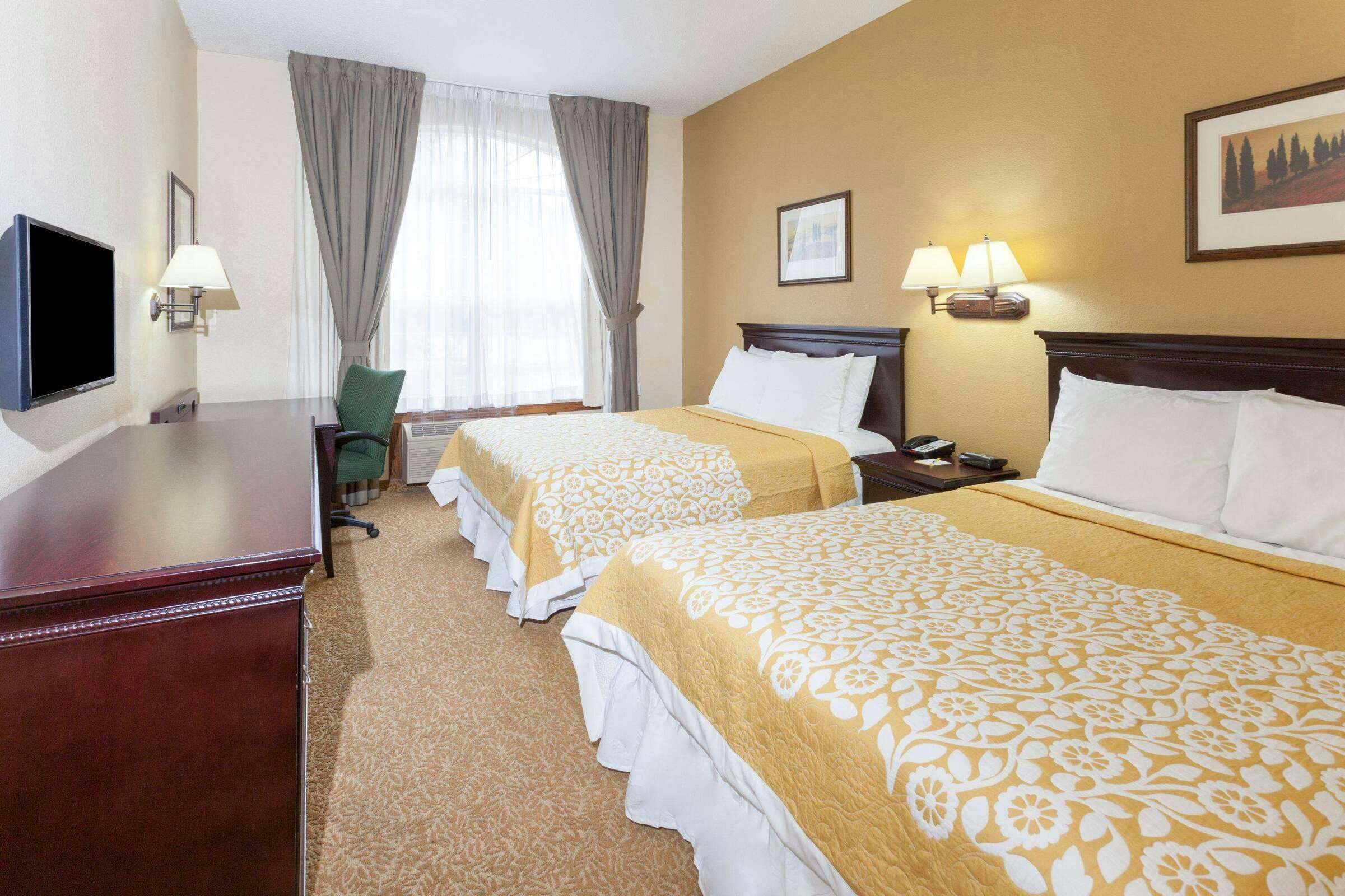 Hotel Days Inn & Suites by Wyndham Tucker/Northlake photo 3