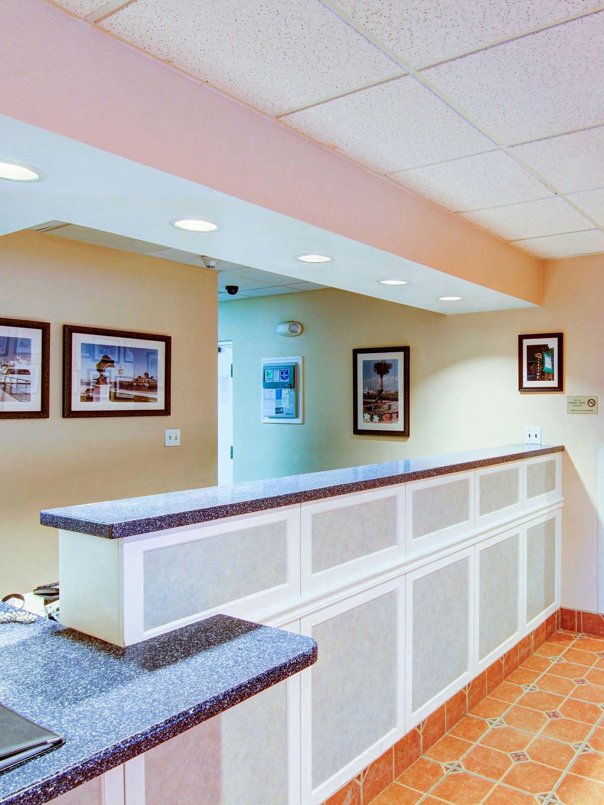 Hotel Hutchinson Island Plaza Hotel & Suites photo 5