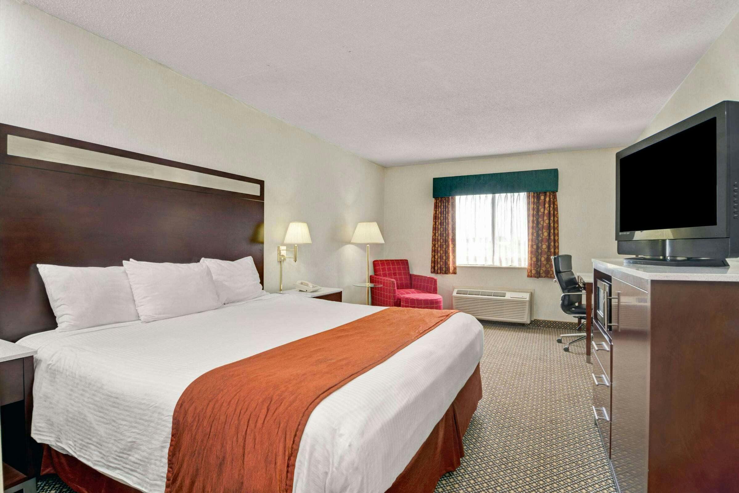 Hotel Baymont Washington Court House photo 1