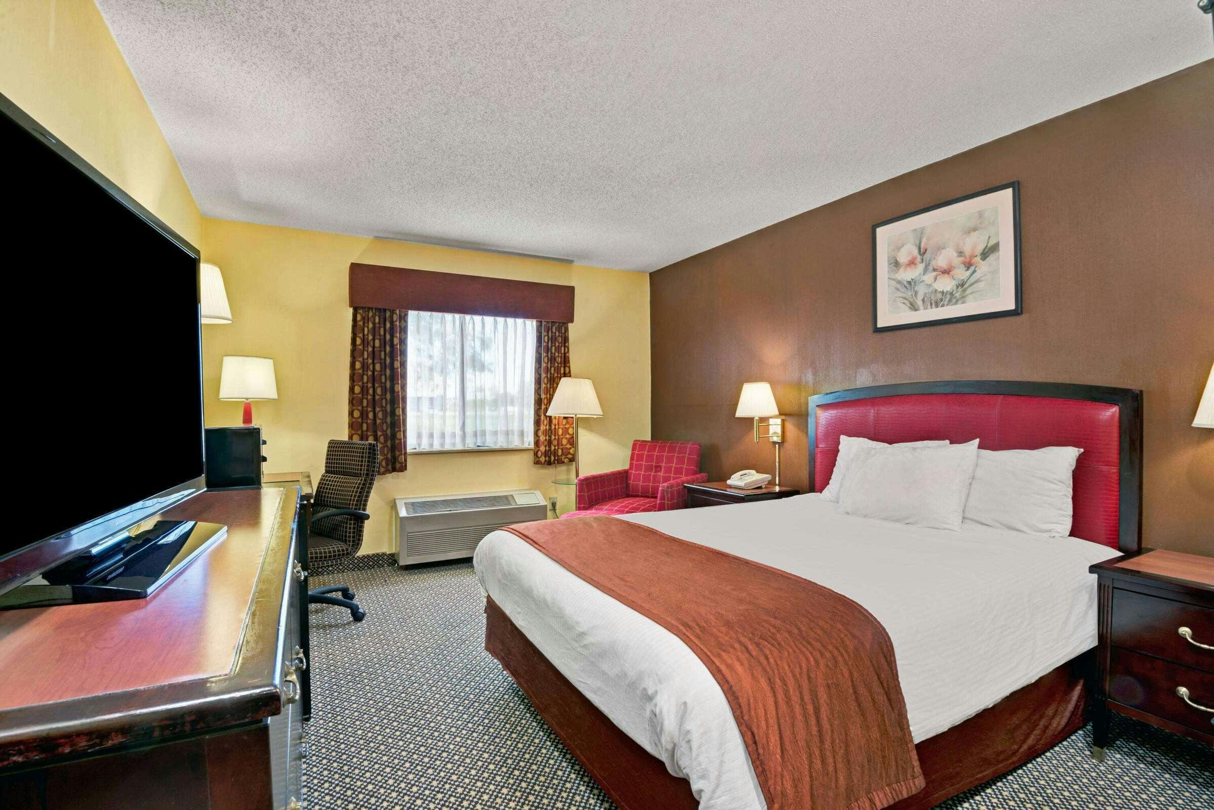 Hotel Baymont Washington Court House photo 2