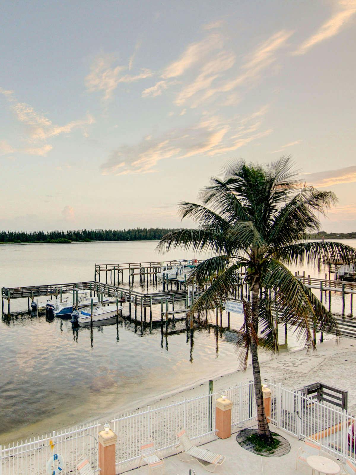 Hotel Hutchinson Island Plaza Hotel & Suites photo 1
