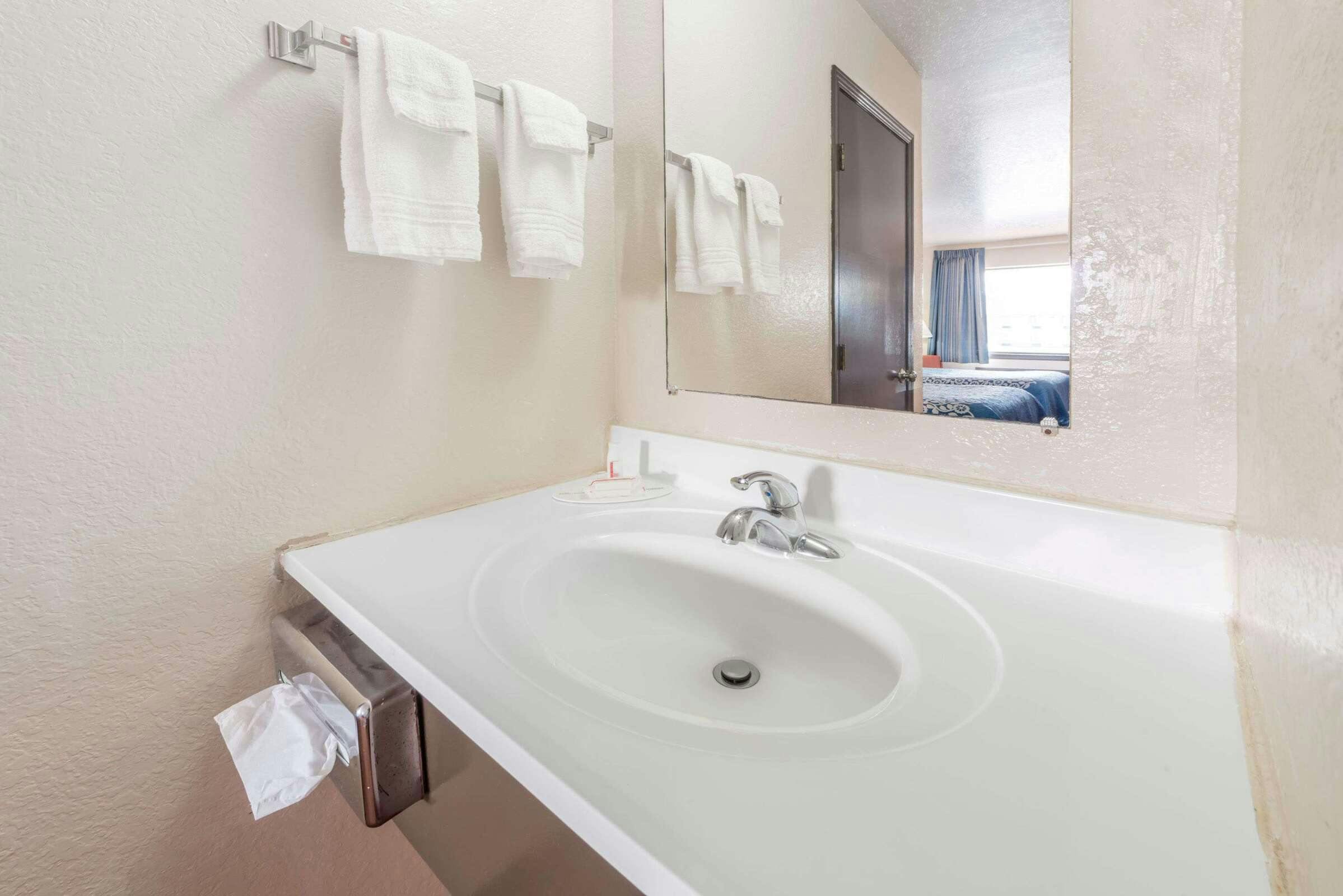 Hotel Days Inn Russell photo 5