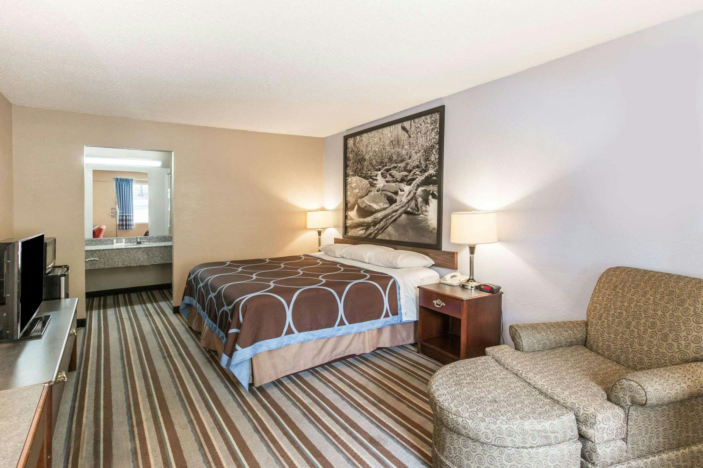 Hotel Super 8 Caryville TN photo 4
