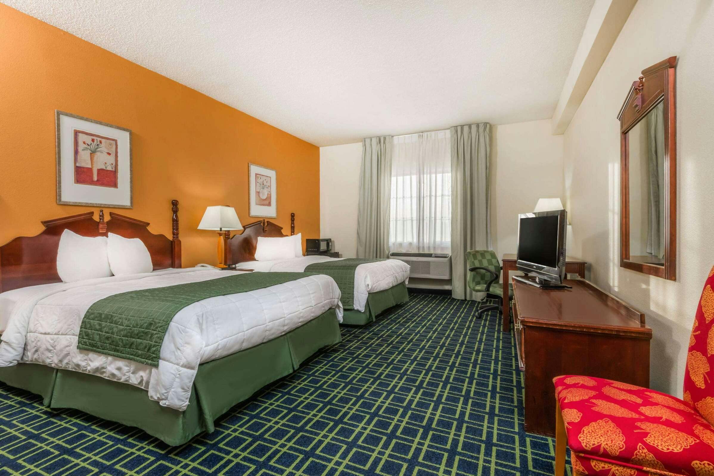 Hotel Baymont by Wyndham Greensburg photo 3