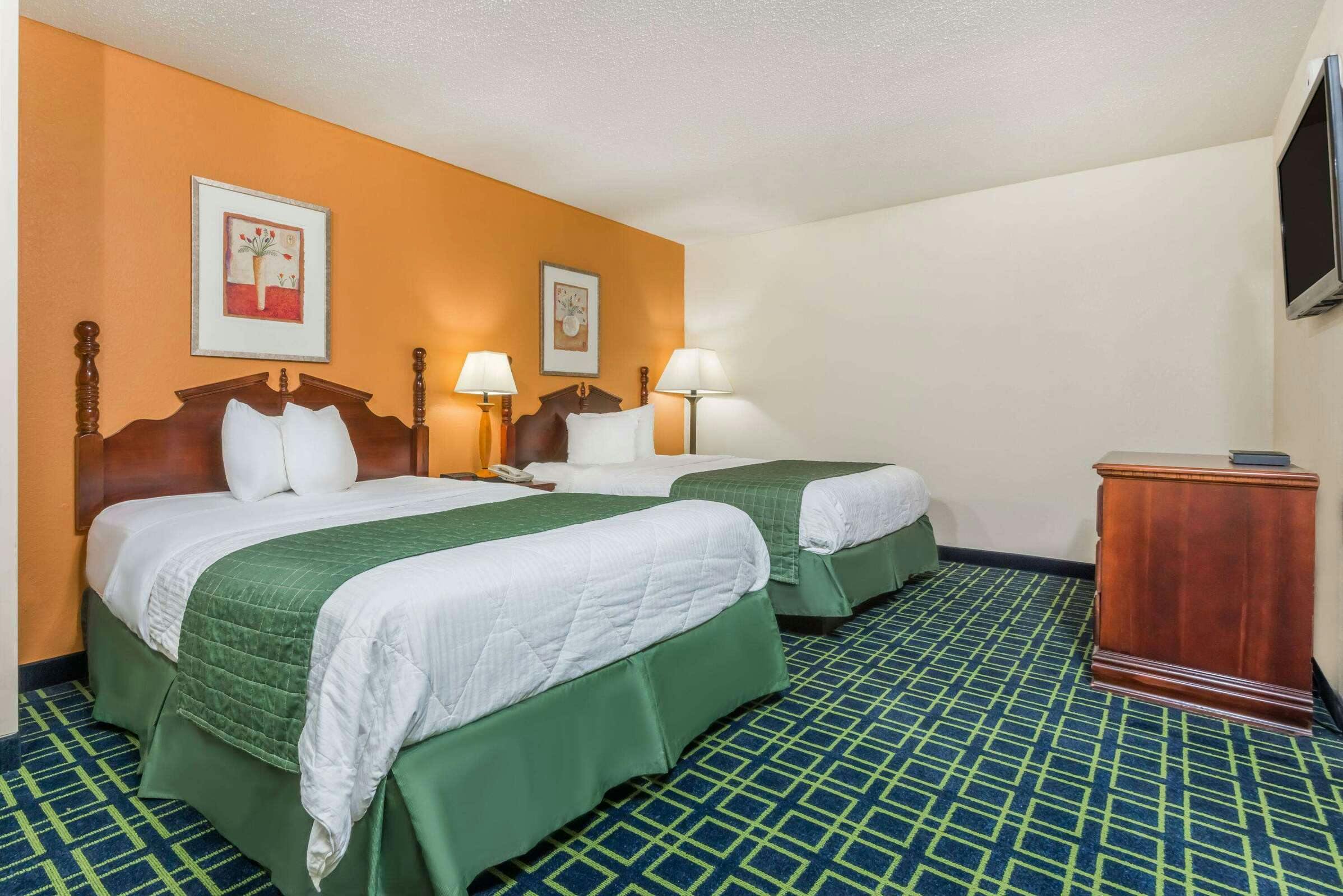 Hotel Baymont by Wyndham Greensburg photo 5