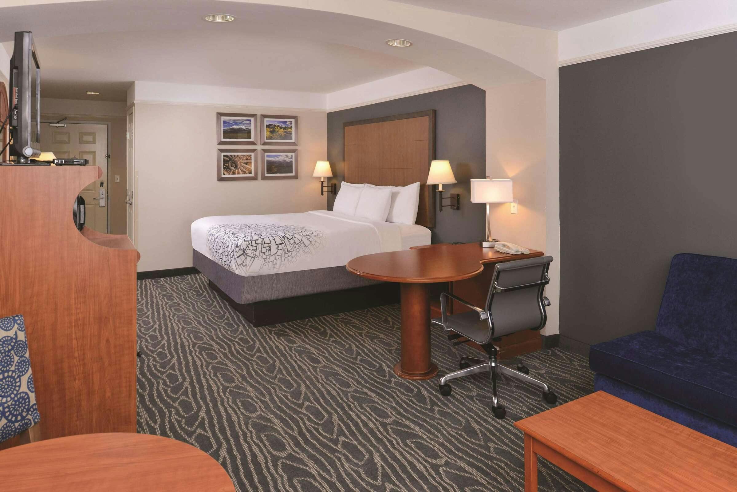 Hotel La Quinta Inn & Suites by Wyndham Ruidoso Downs photo 2