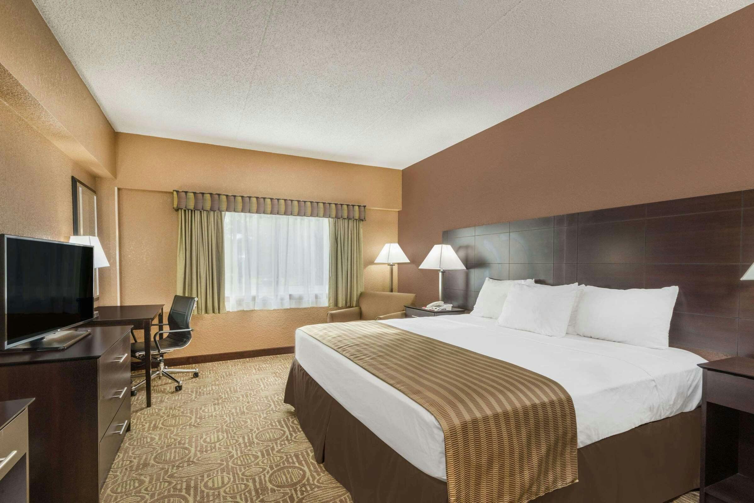 Hotel Ramada by Wyndham Paintsville Hotel & Conference Center photo 1