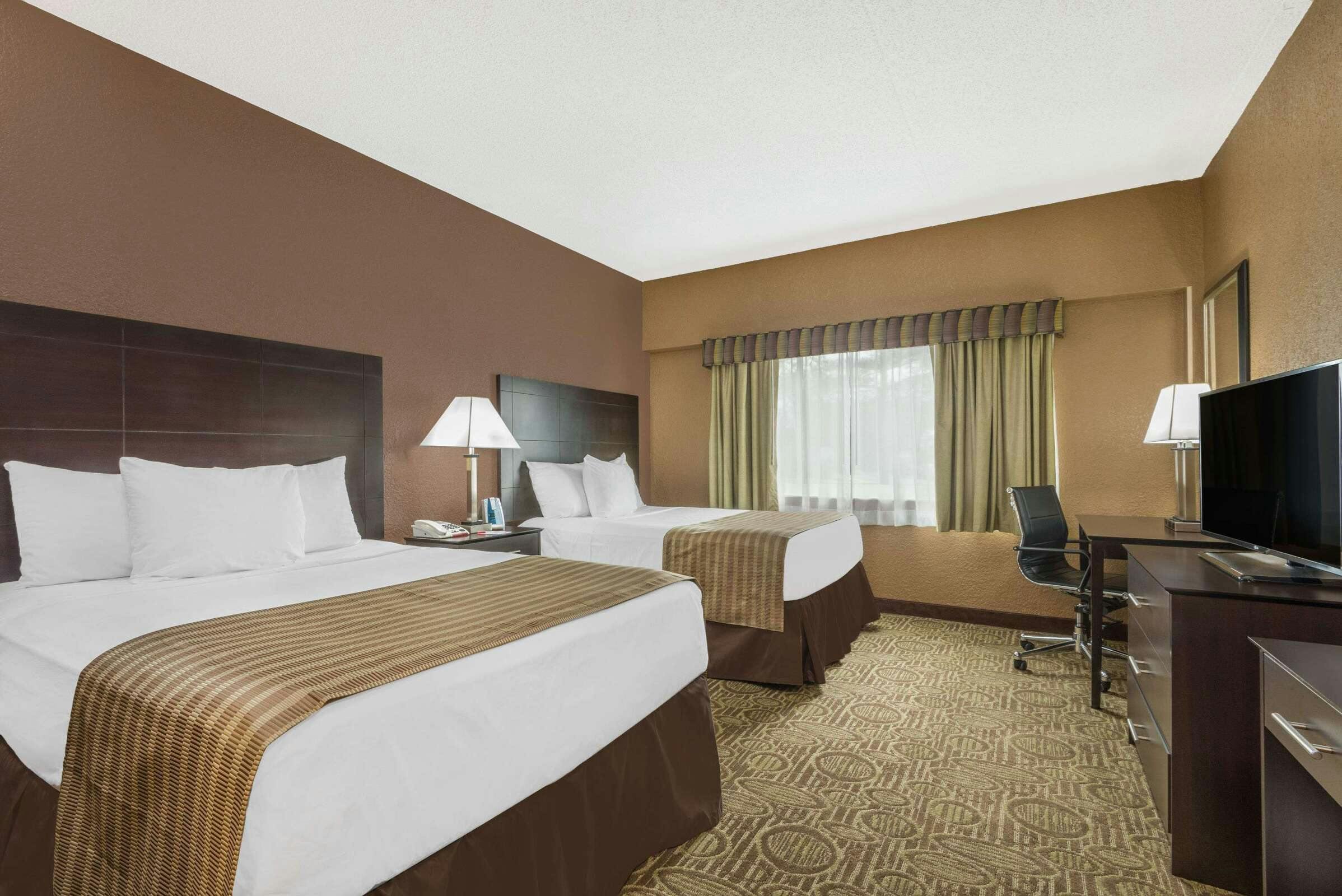 Hotel Ramada by Wyndham Paintsville Hotel & Conference Center photo 2